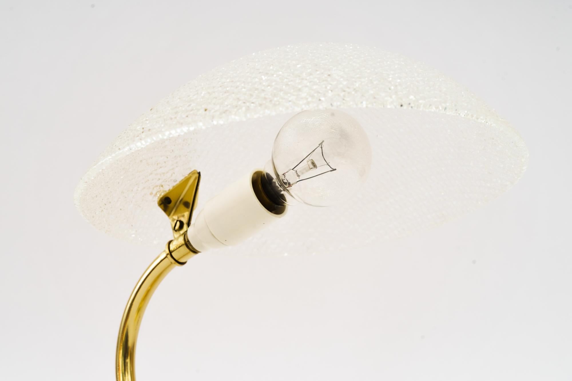 Rupert Nikoll tischlampe mit schirm aus lucit wien um 1960s (Mitte des 20. Jahrhunderts) im Angebot