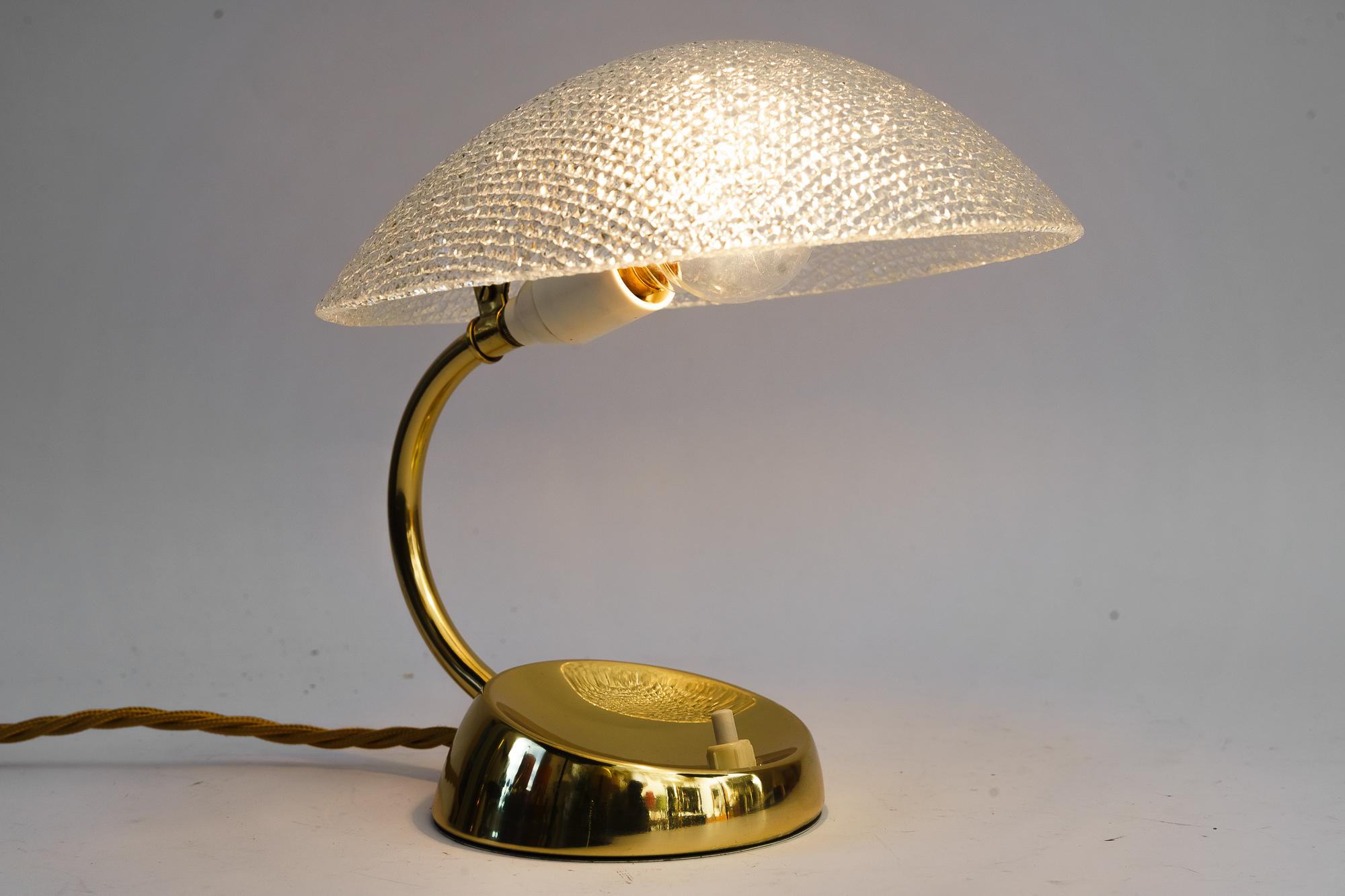 Rupert Nikoll tischlampe mit schirm aus lucit wien um 1960s (Messing) im Angebot