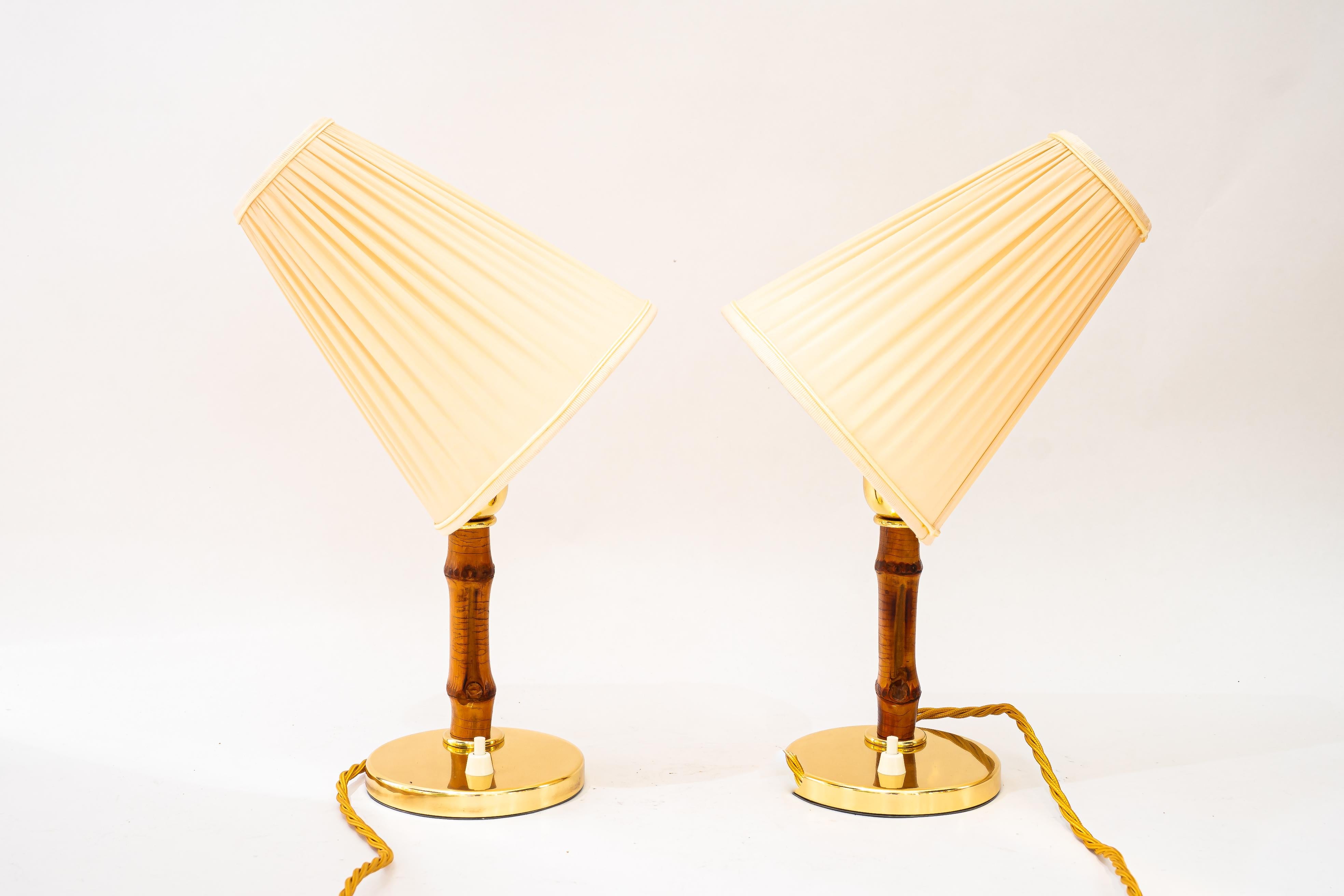Laqué Lampes de table Rupert Nikoll avec abat-jour en bambou et tissu vienne vers 1950 en vente