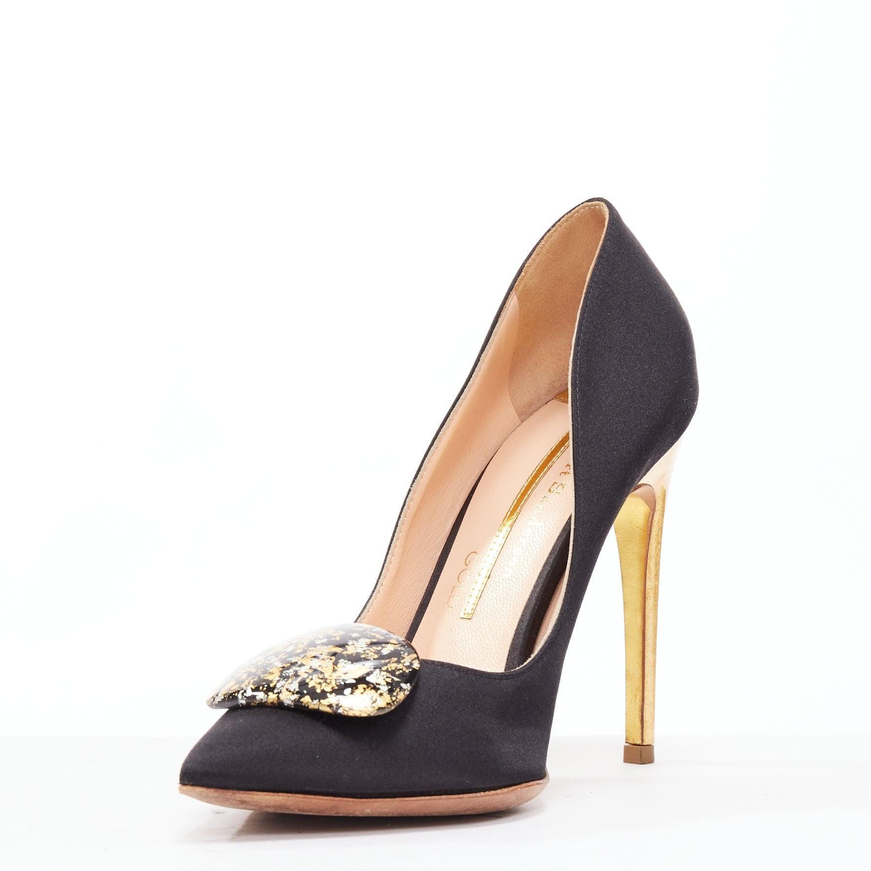 RUPERT SANDERSON Or satin noir peinture or boucle escarpins à talons EU35.5 Excellent état - En vente à Hong Kong, NT