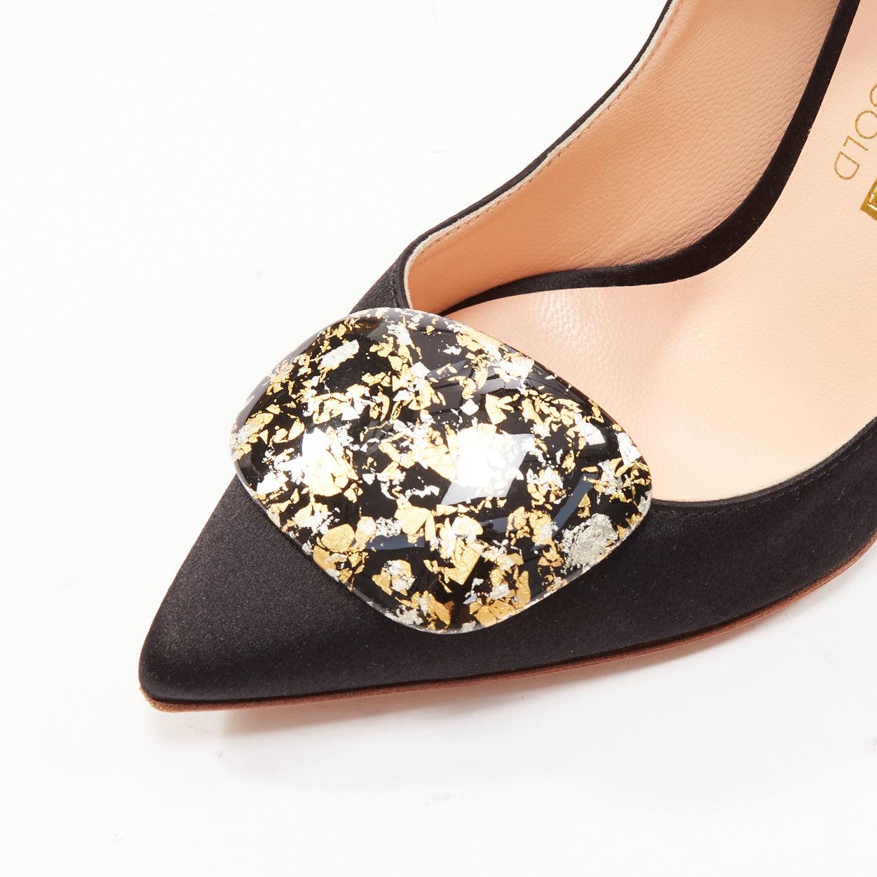 RUPERT SANDERSON Or satin noir peinture or boucle escarpins à talons EU35.5 en vente 2