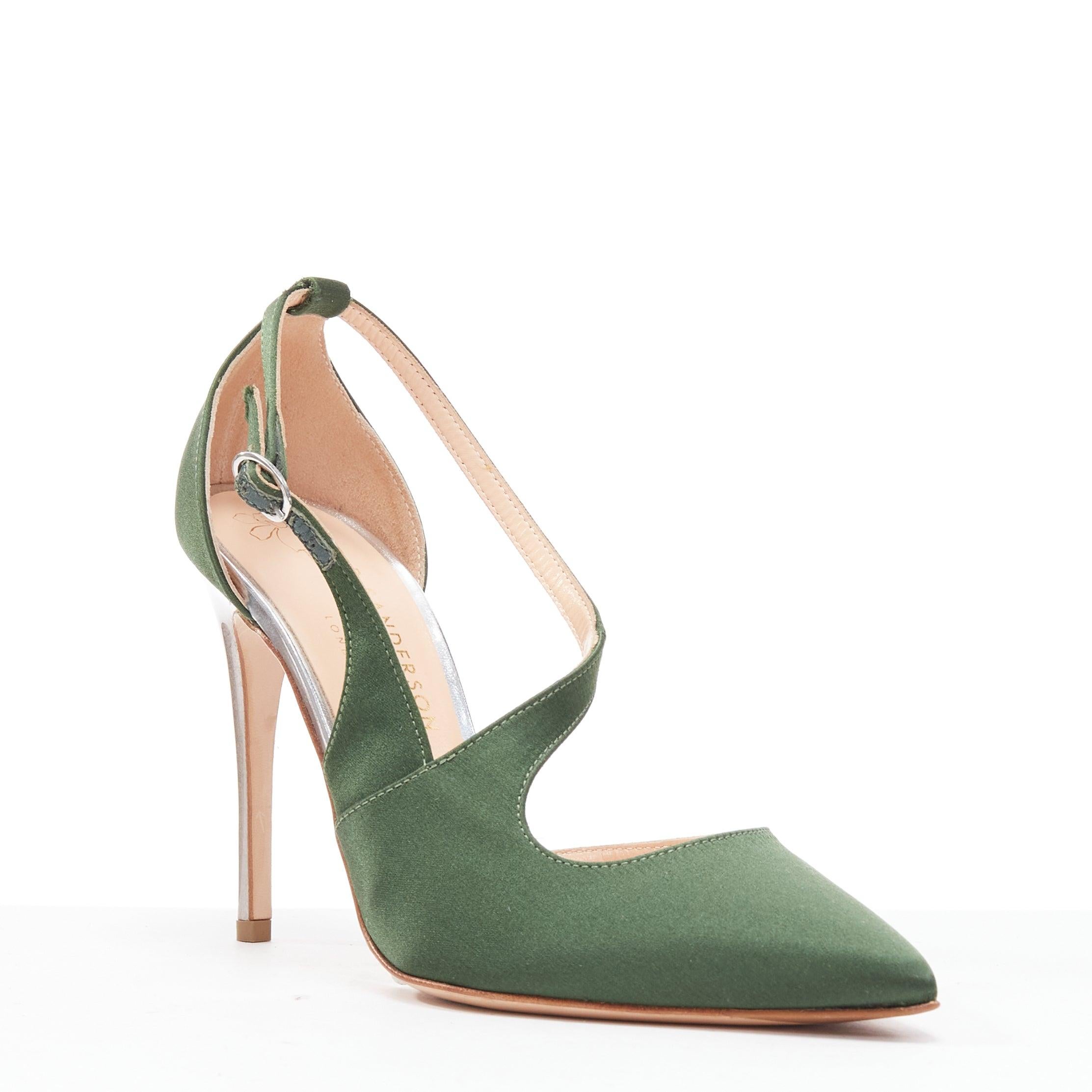 RUPERT SANDERSON Nanda green satin d'orsay silver heel pointy pumps EU36
Reference: EALU/A00054
Brand: Rupert Sanderson
Model: Nanda
Material: Satin
Color: Green, Silver
Pattern: Solid
Closure: Ankle Strap
Lining: Nude Leather
Extra Details: Silver