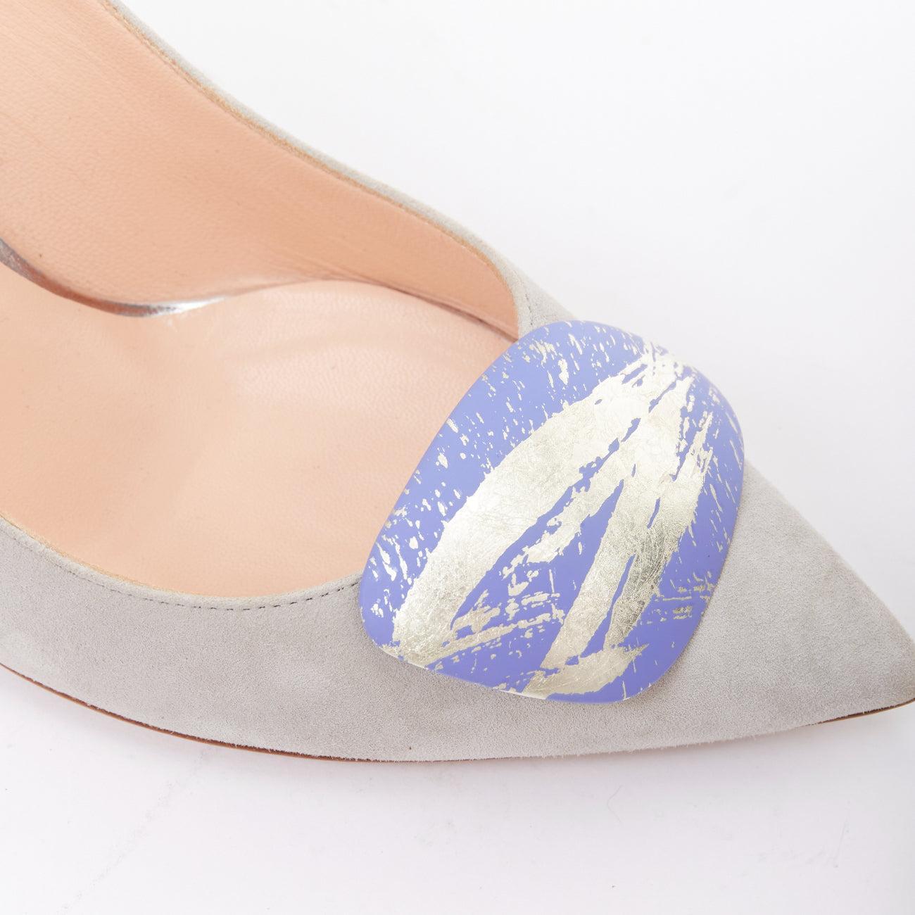 RUPERT SANDERSON New Nada grau Wildleder lila Arty Schnallenpumps EU38 (Grau) im Angebot