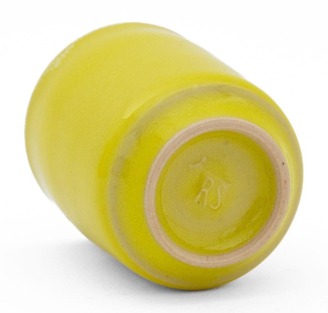 XXIe siècle et contemporain Ensemble Sake Rupert Spira en grès émaillé jaune, 7 en vente