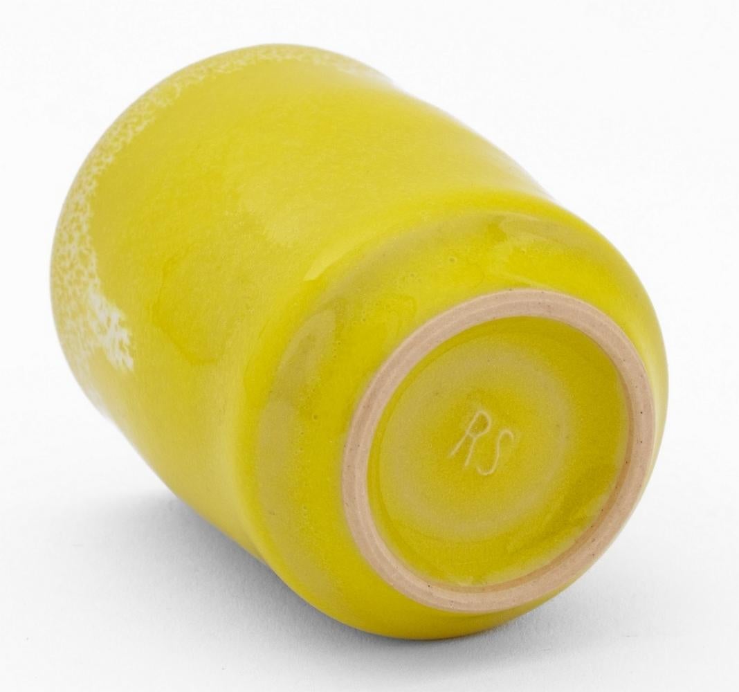 Ensemble Sake Rupert Spira en grès émaillé jaune, 7 Bon état - En vente à Astoria, NY
