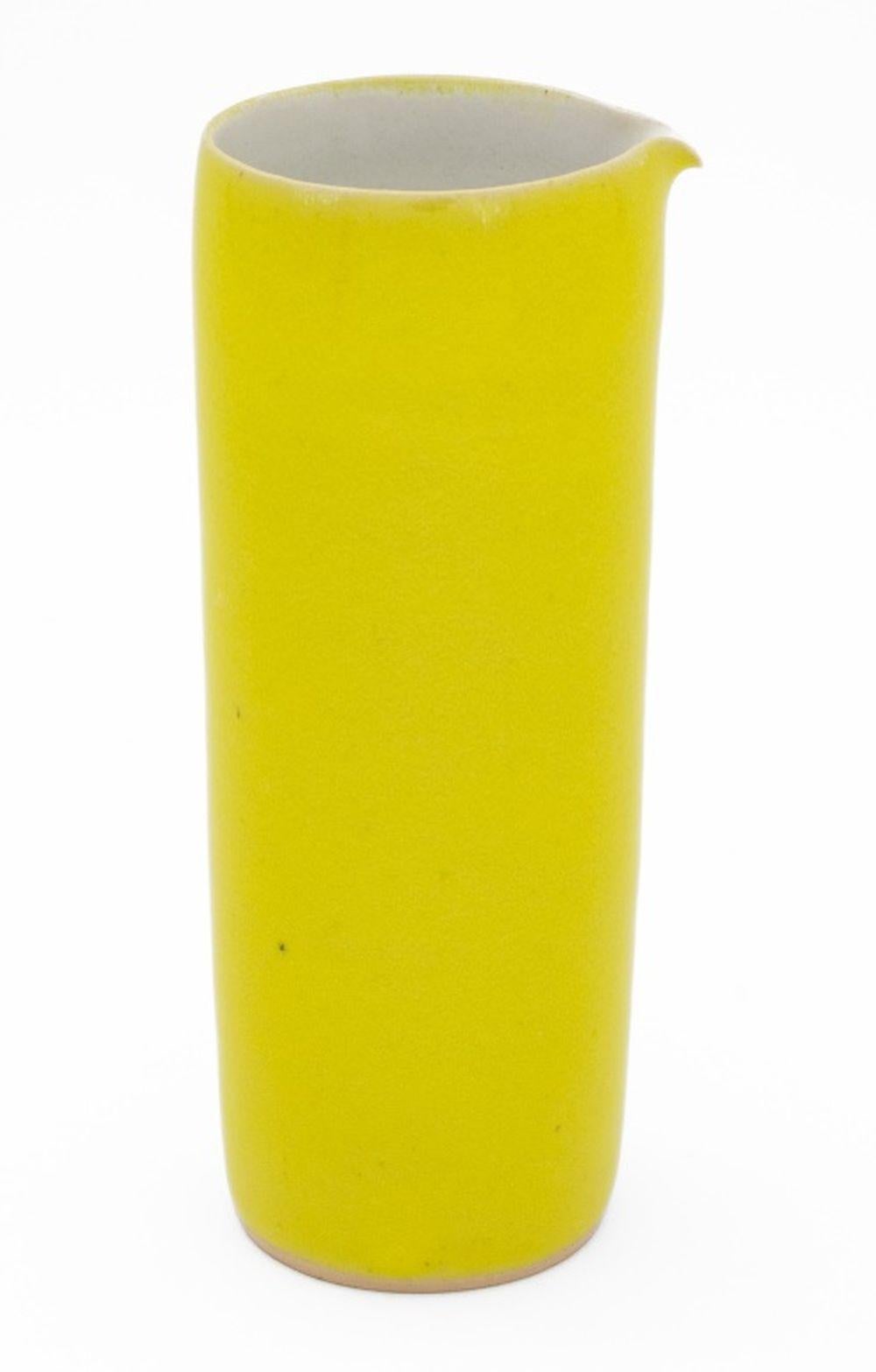 Ensemble Sake Rupert Spira en grès émaillé jaune, 7 en vente 1