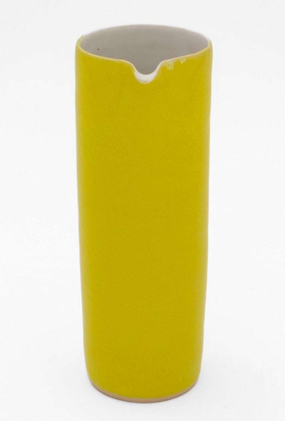Ensemble Sake Rupert Spira en grès émaillé jaune, 7 en vente 1