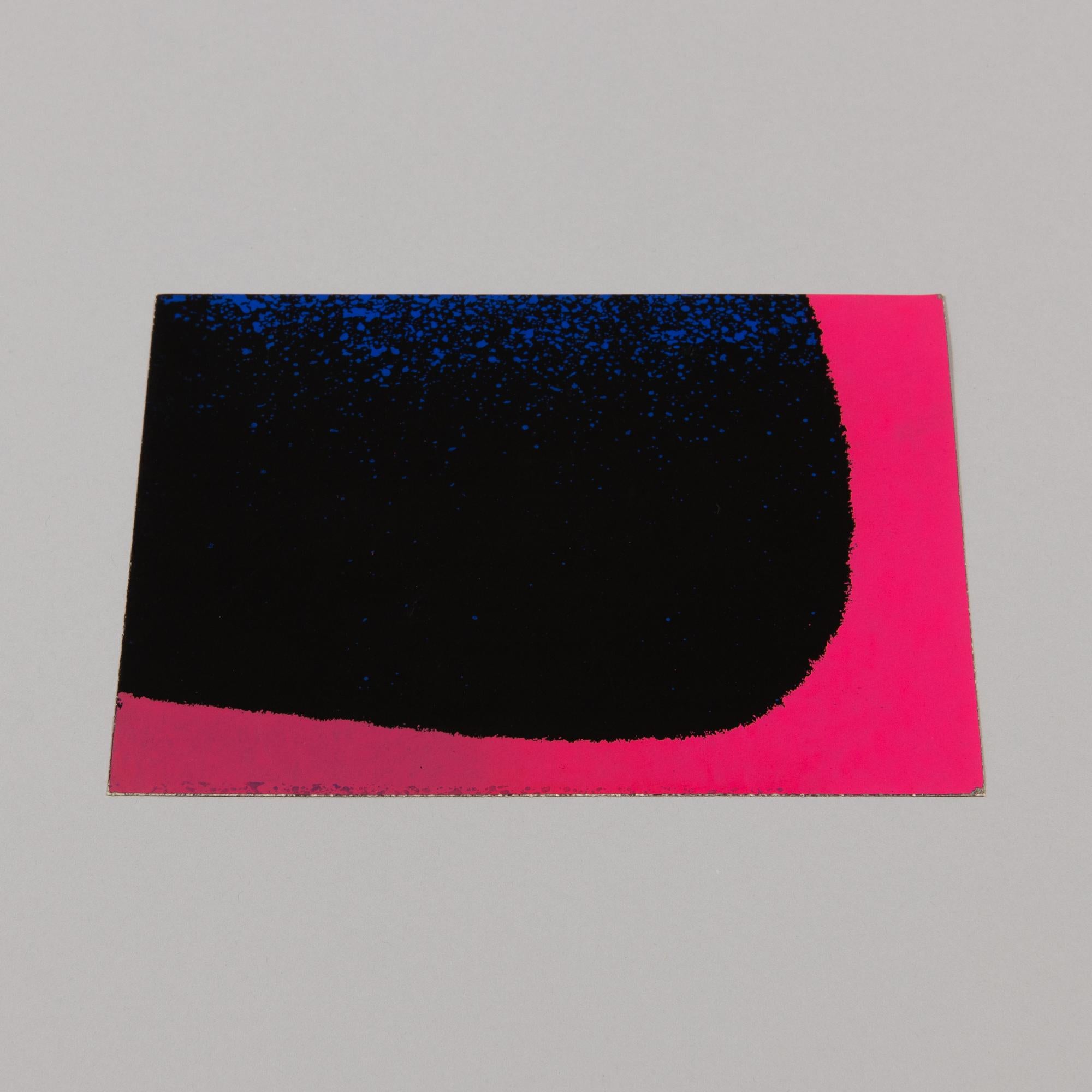 Rupprecht Geiger, Azul-negro y rojo azulado - Arte abstracto, Impresión firmada en venta 4