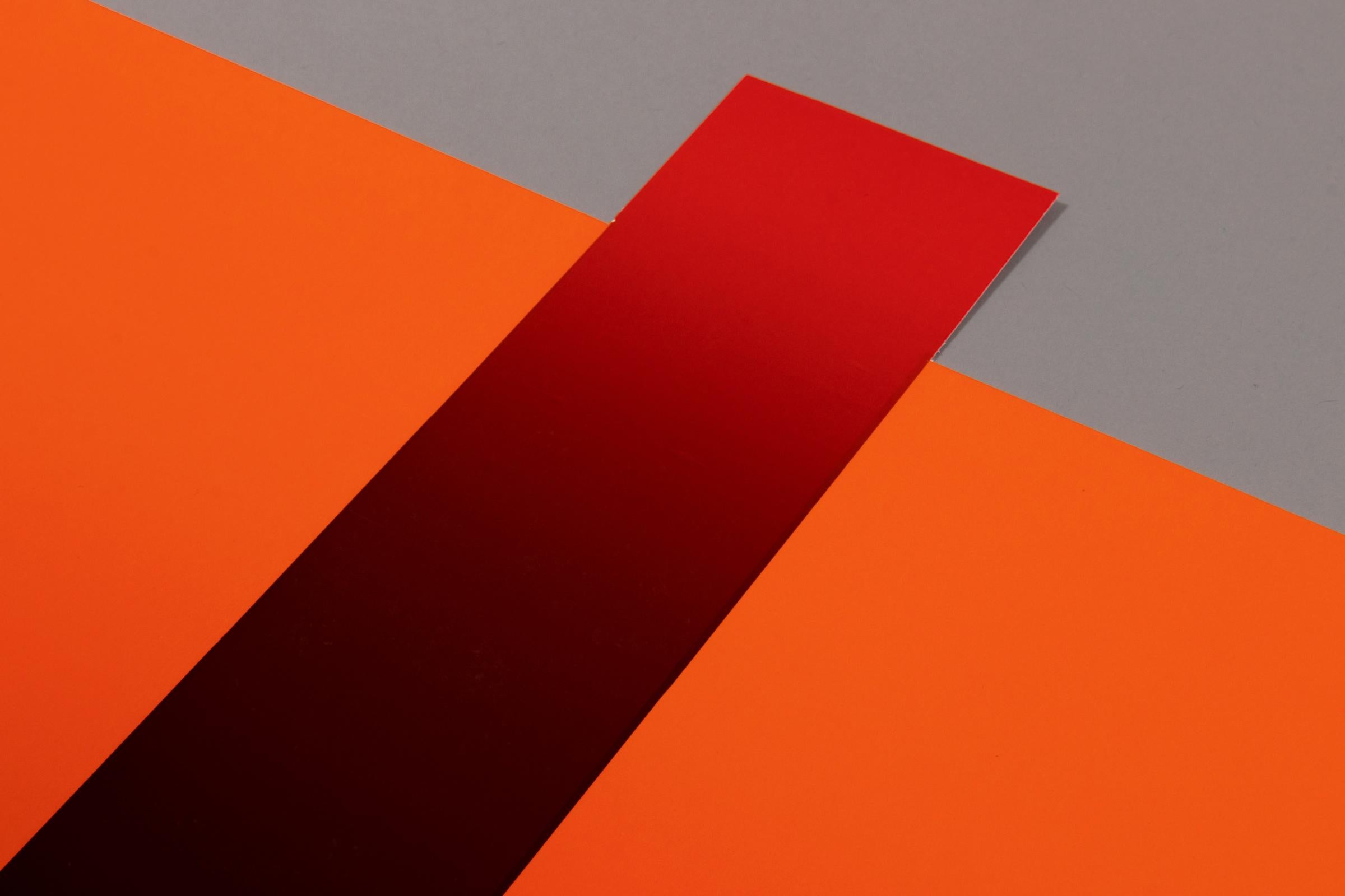 Rupprecht Geiger, Rojos fríos sobre rojos cálidos: Serigrafía firmada, Arte abstracto en venta 1