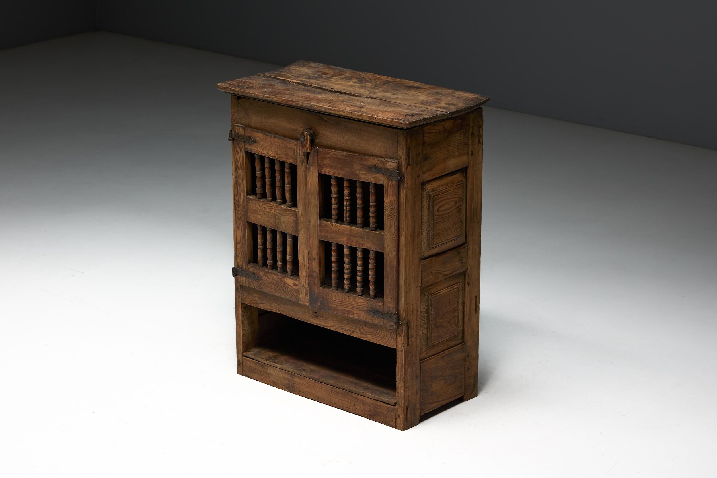 Armoire à provisions Art Populaire Rural, Espagne, 19ème siècle en vente 3