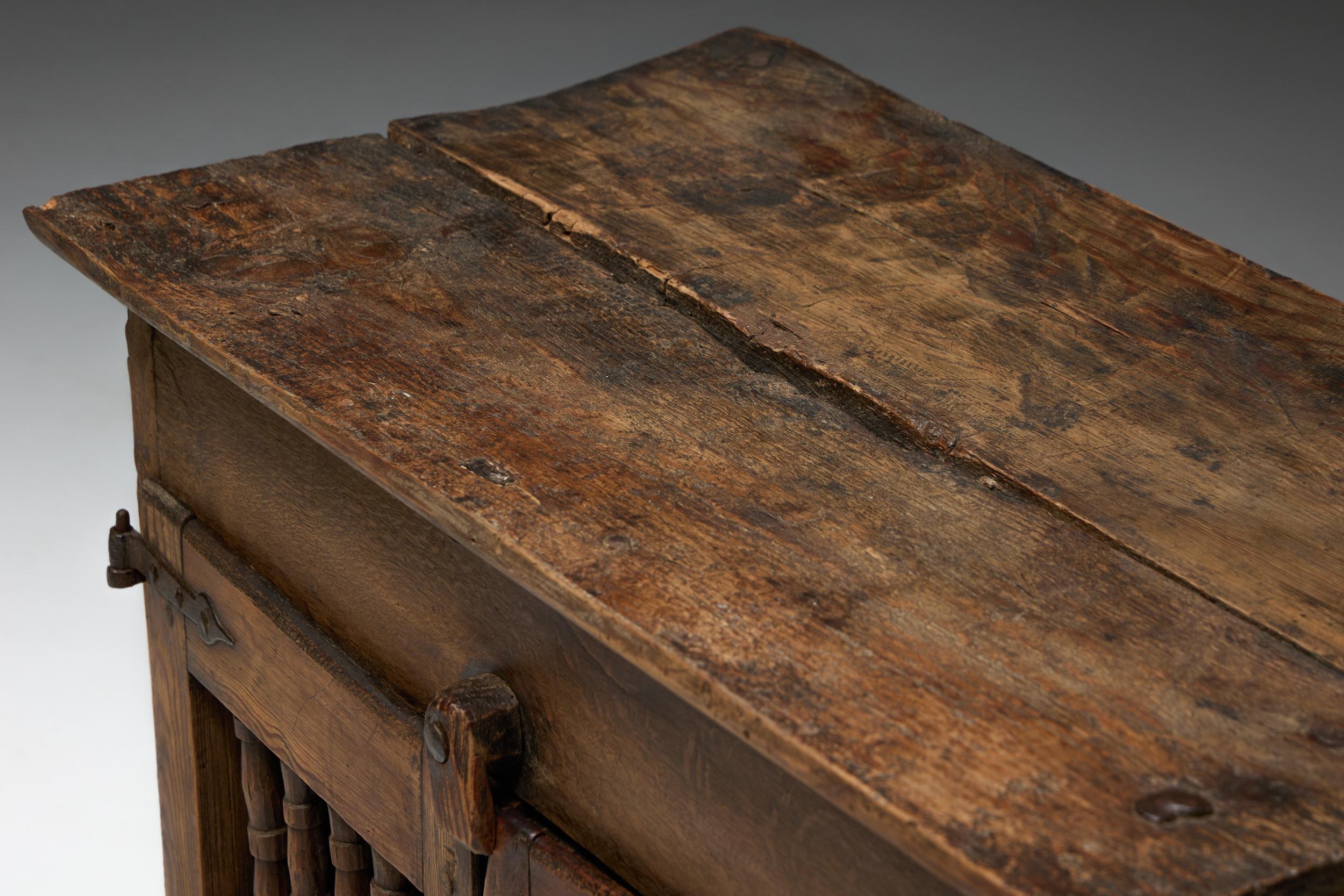 Armoire à provisions Art Populaire Rural, Espagne, 19ème siècle en vente 5