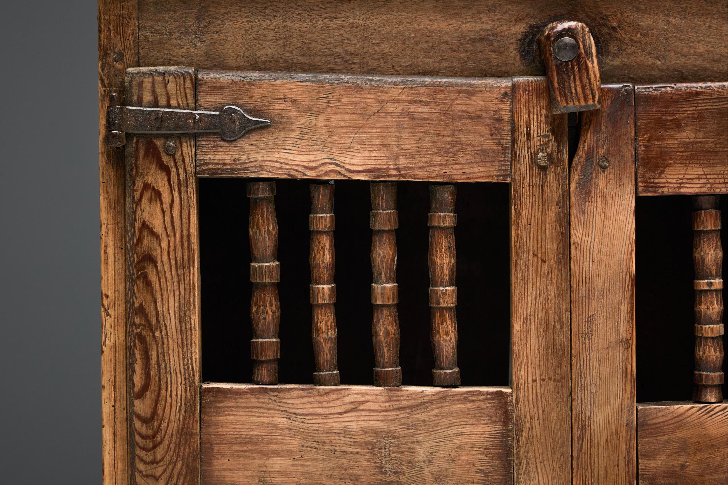 Armoire à provisions Art Populaire Rural, Espagne, 19ème siècle en vente 2