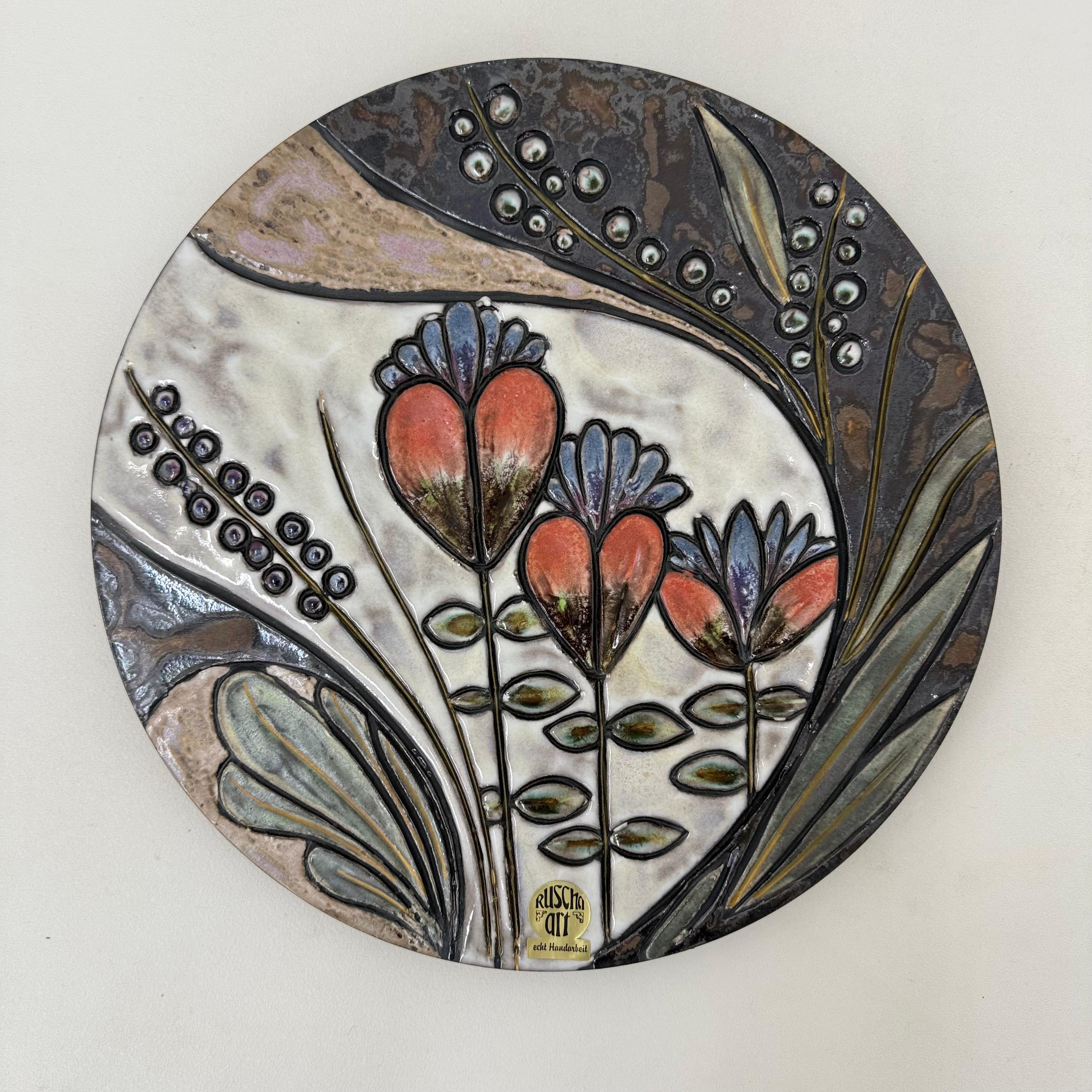 Ruscha Handarbeit cerámica floral  placa de pared , años 70 Alemania en Bueno estado para la venta en Delft, NL