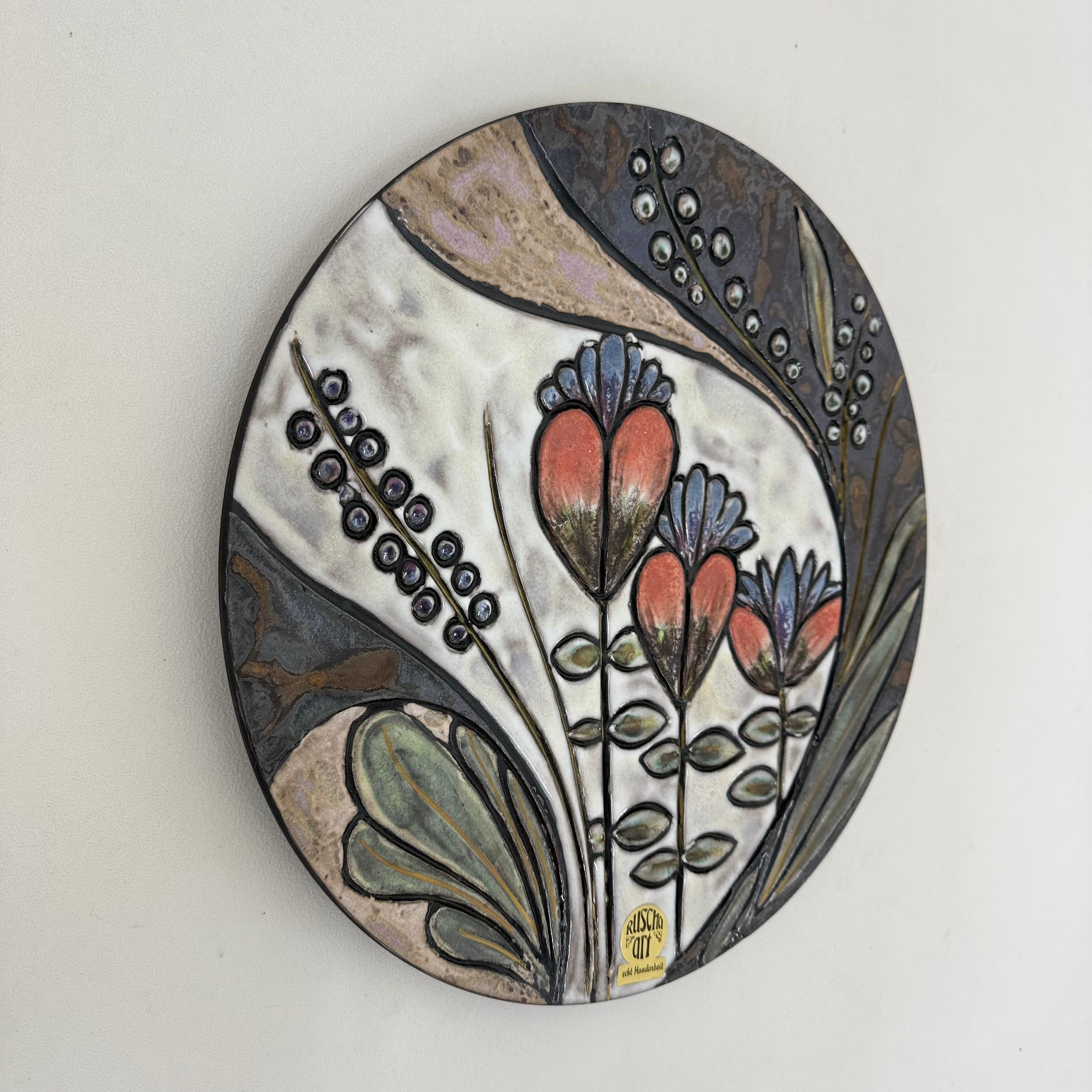 Ruscha Handarbeit cerámica floral  placa de pared , años 70 Alemania finales del siglo XX en venta