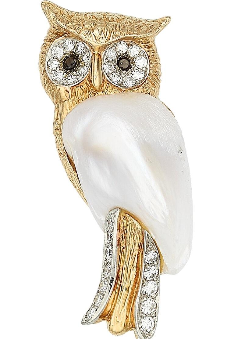 Ruser 18k Gold Freshwater Cultured Pearl Owl Brooch with 0.60 Carat Diamonds In Good Condition For Sale In Sherman Oaks, CA