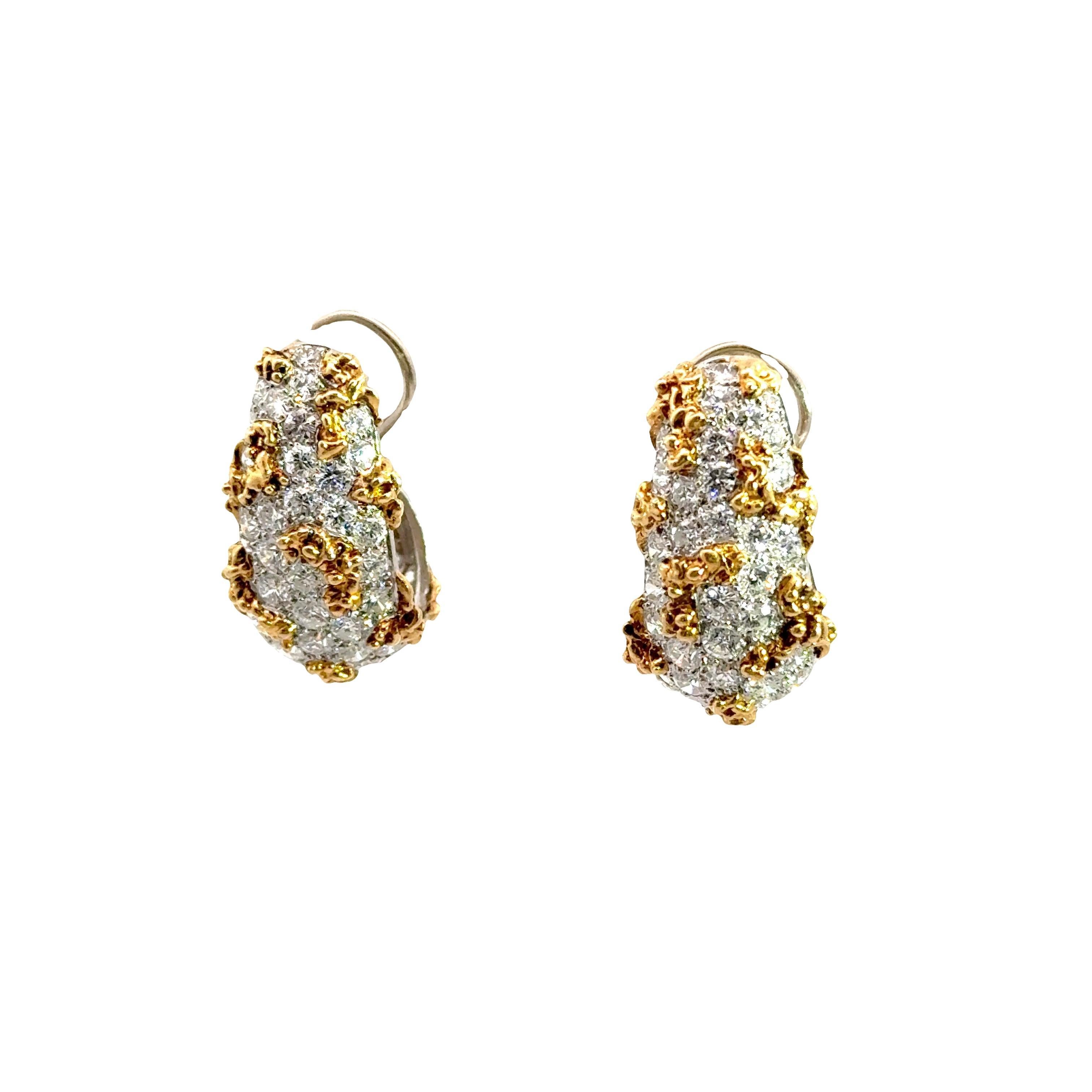 Contemporain Ruser Diamond Boucles d'oreilles Huggie en or blanc et jaune 18k en vente