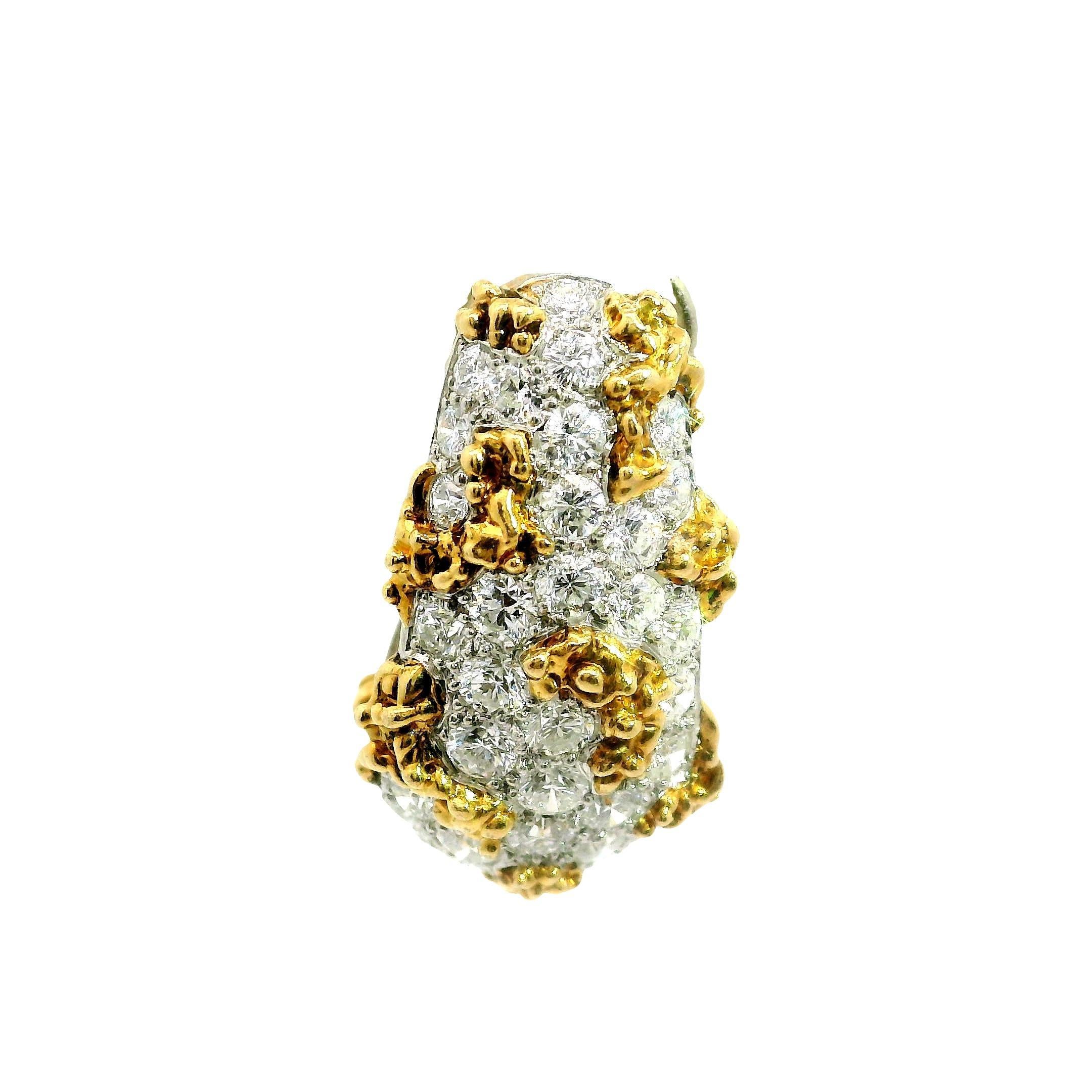 Taille ronde Ruser Diamond Boucles d'oreilles Huggie en or blanc et jaune 18k en vente