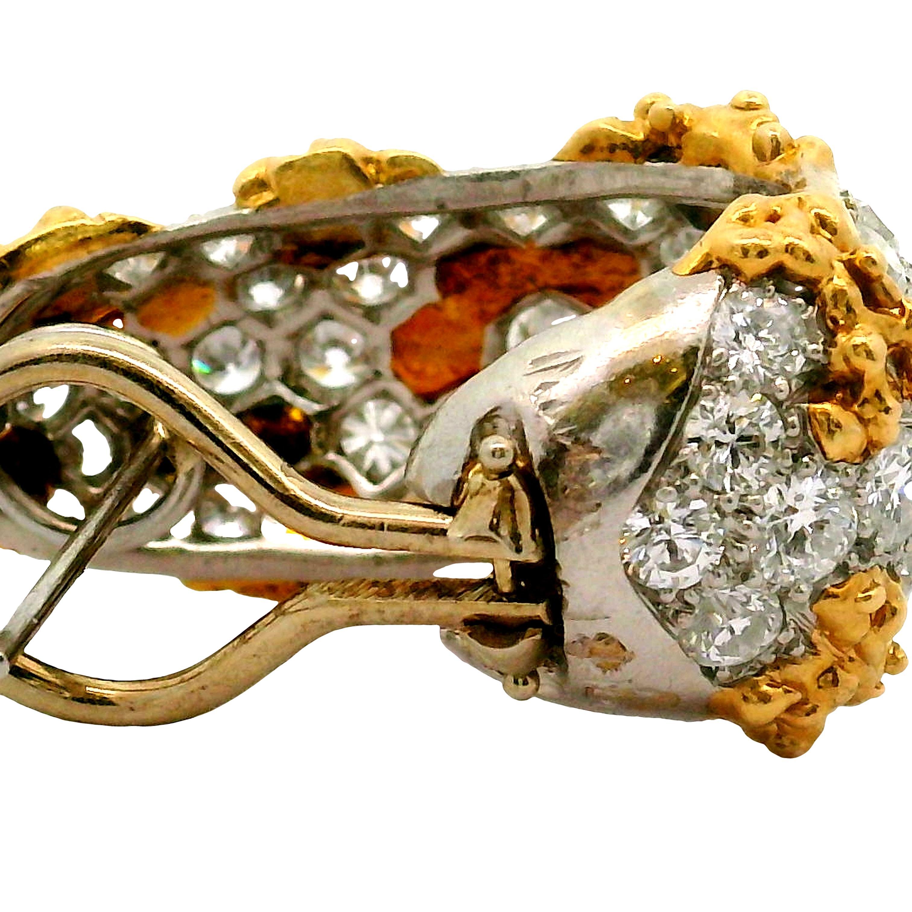 Ruser Diamond Boucles d'oreilles Huggie en or blanc et jaune 18k en vente 1