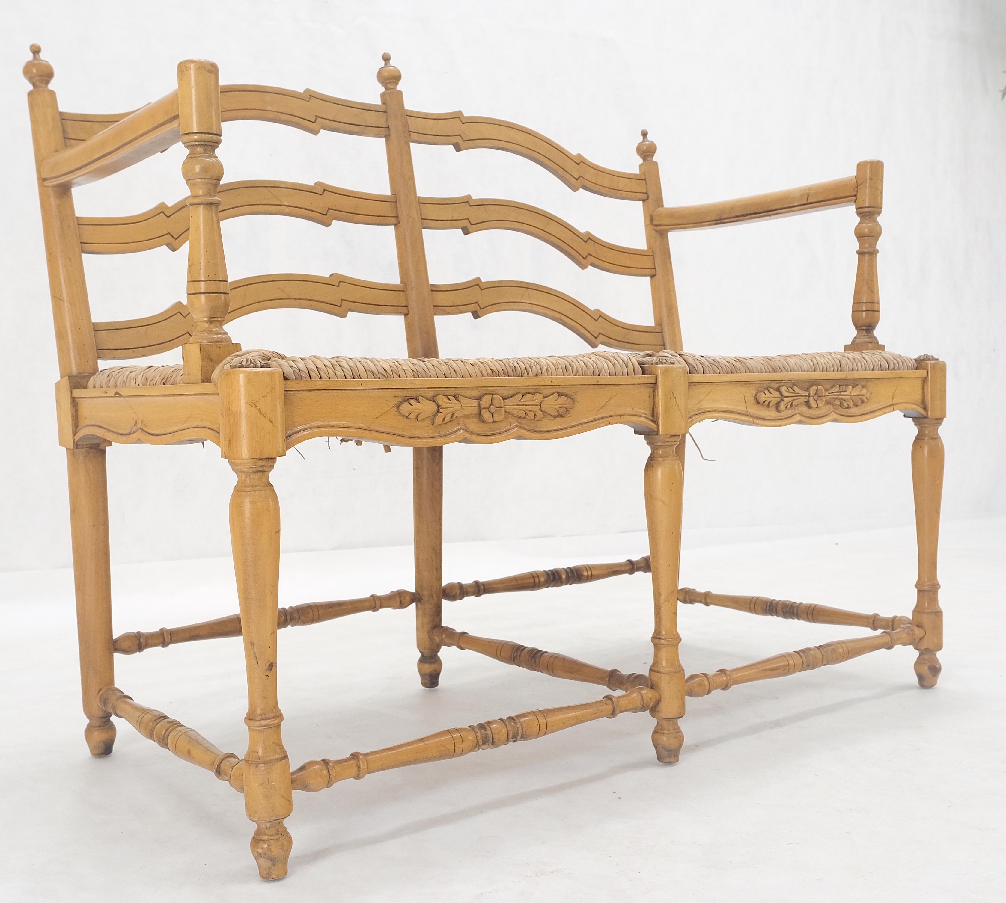 Sedile Rush con schienale a scaletta intagliato in acero stile country Divano panca MINT! in vendita 7