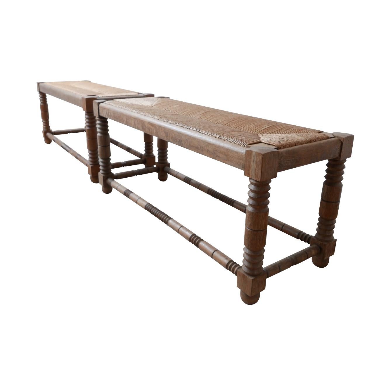 1930s French rush seat bench.
Oak wood.
Turned stretchers and legs in the style of Charles Dudouyt.
