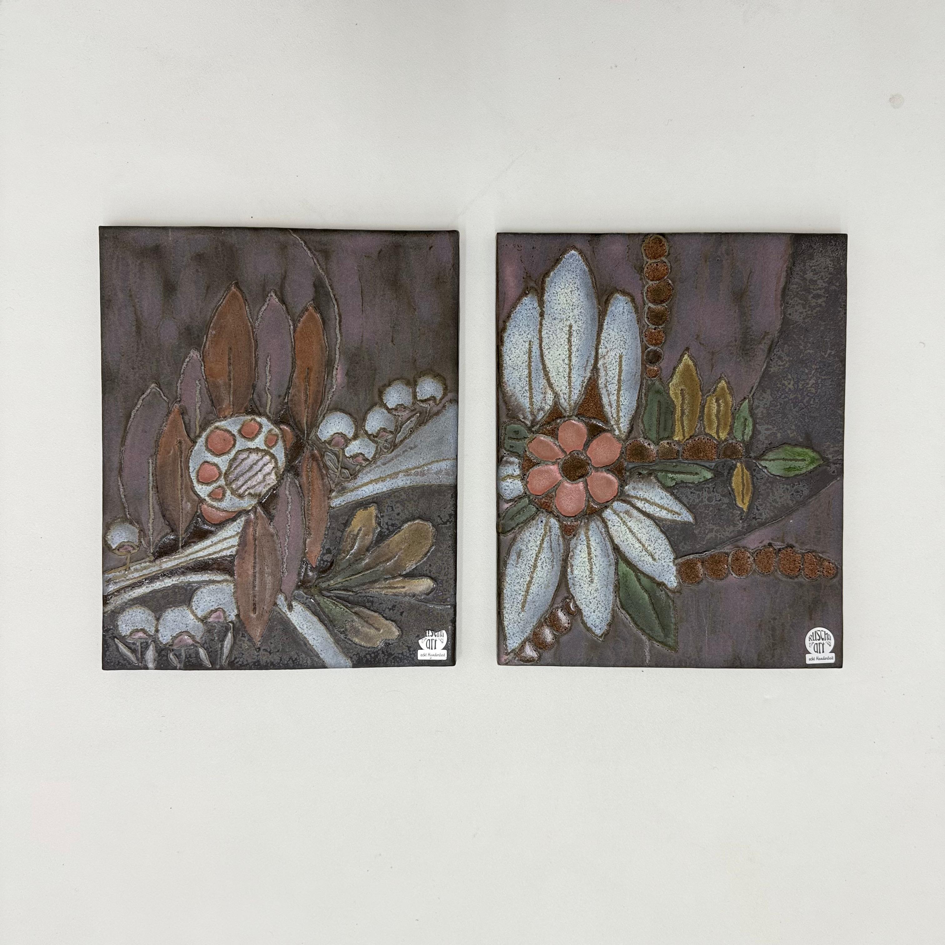 Rusha Handarbeit ceramic floral wall plaques , 1970s For Sale 4