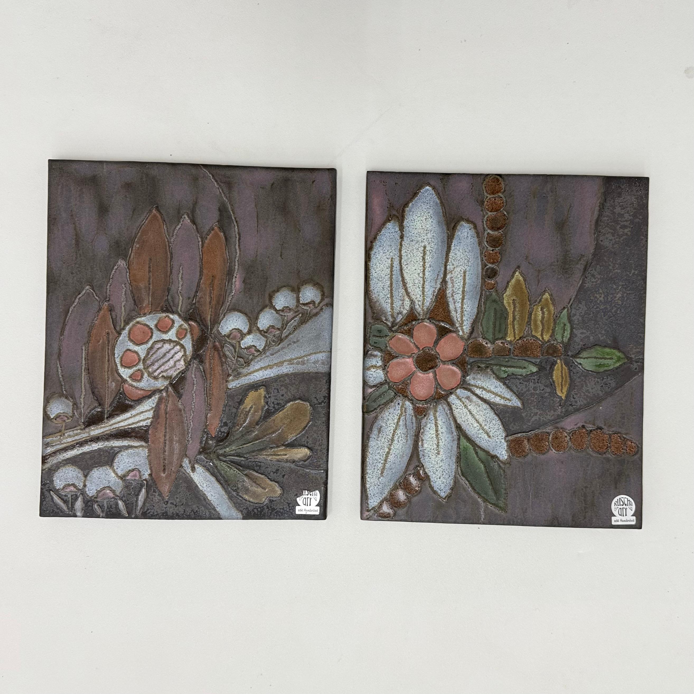 Rusha Handarbeit ceramic floral wall plaques , 1970s For Sale 1