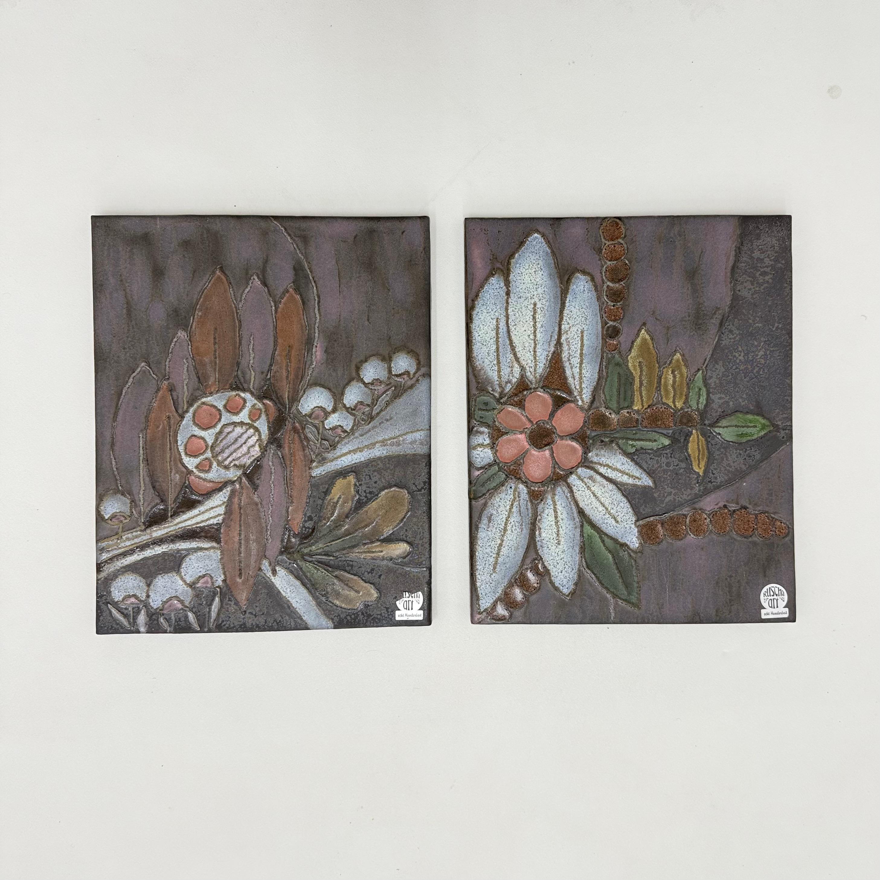 Rusha Handarbeit ceramic floral wall plaques , 1970s For Sale 2