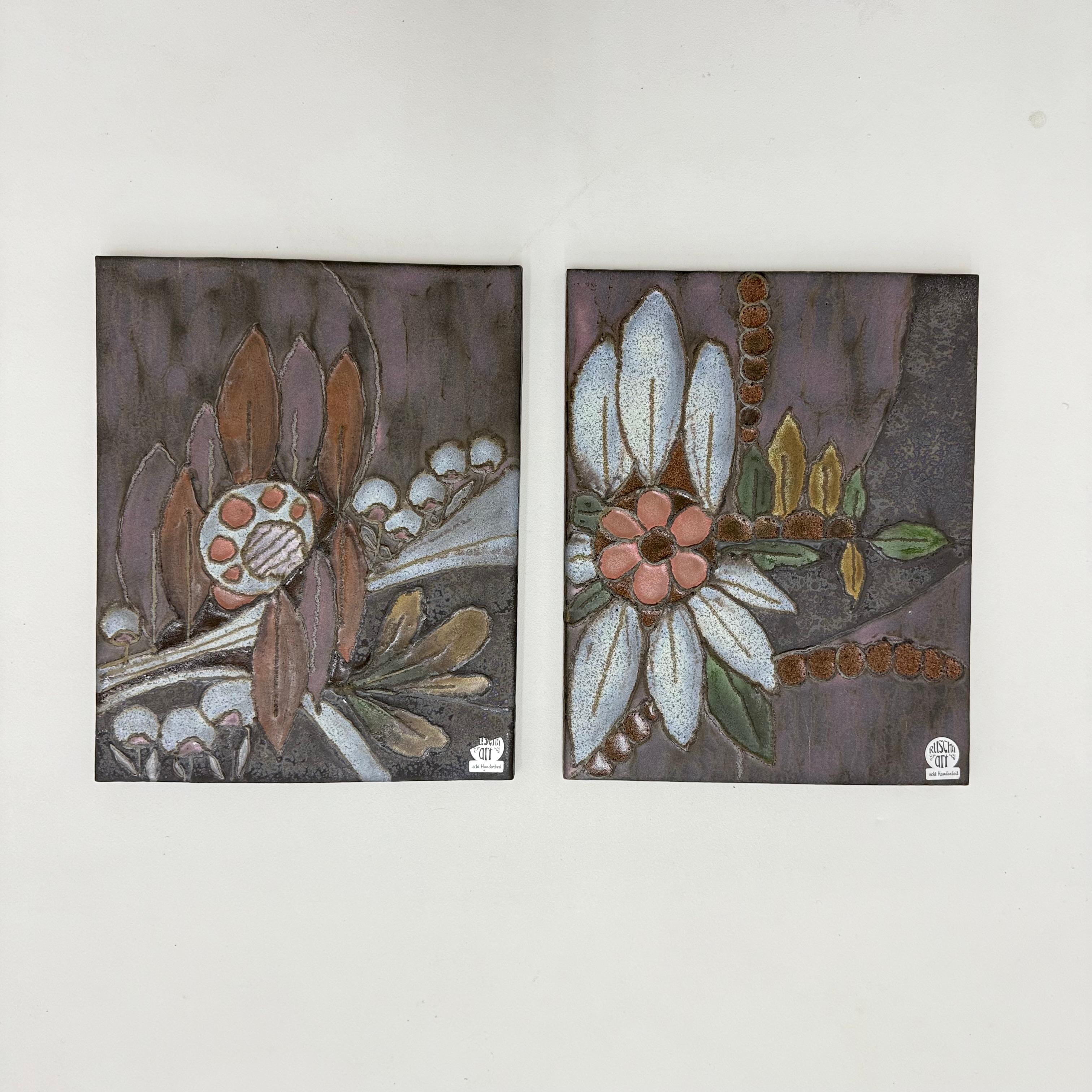 Rusha Handarbeit ceramic floral wall plaques , 1970s For Sale 3
