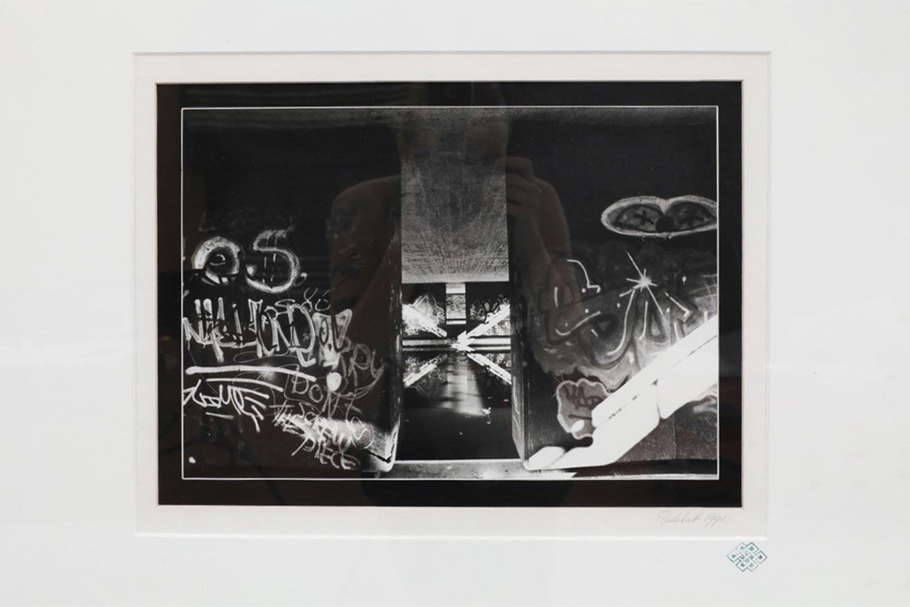 Néerlandais Impression de photographies graffiti Rushka Teekema dans un cadre en aluminium en vente