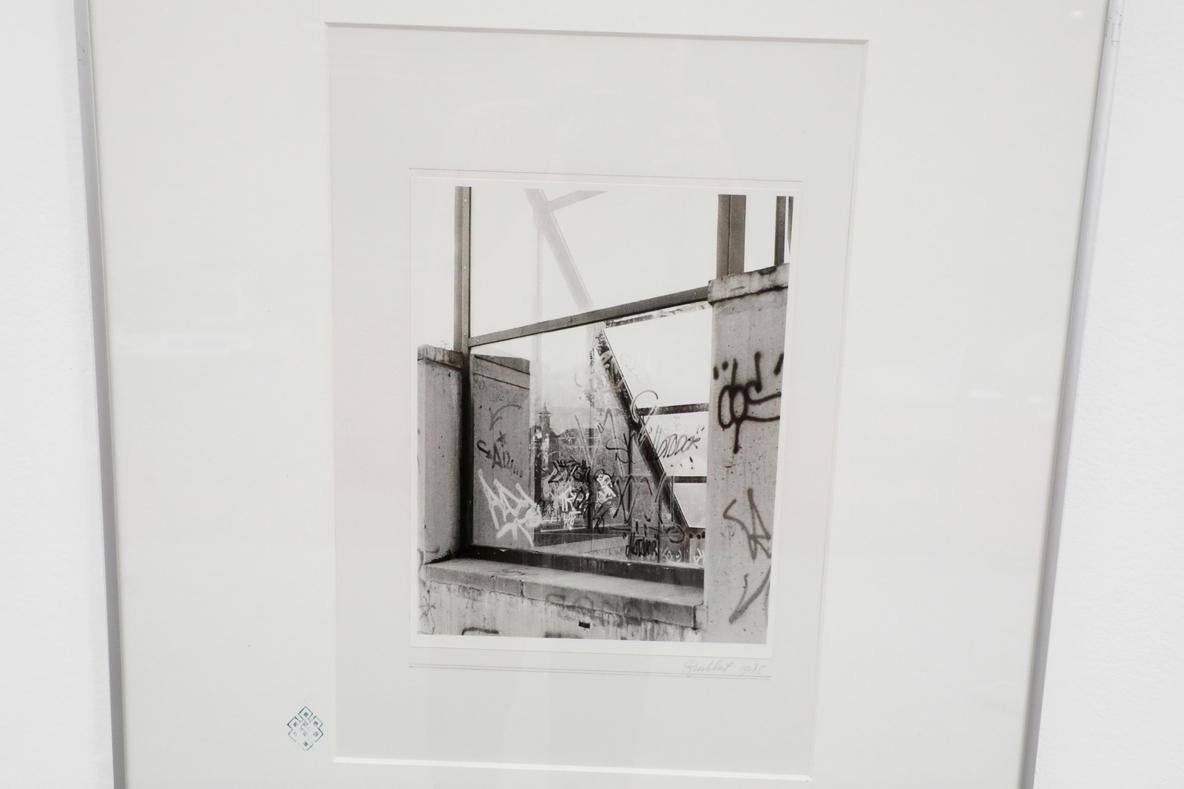 Impression de photographies graffiti Rushka Teekema dans un cadre en aluminium Bon état - En vente à Los Angeles, CA