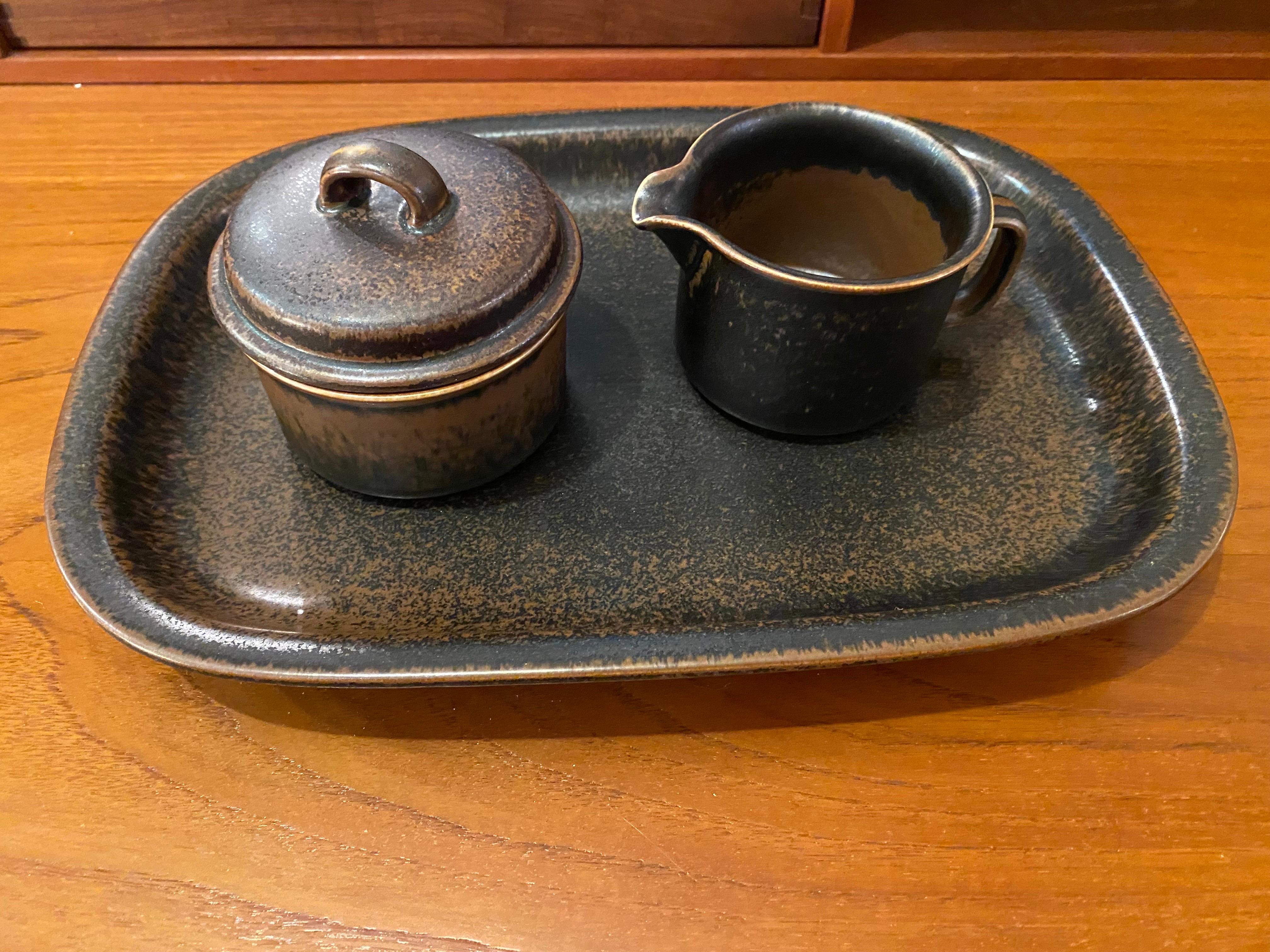 Large set of Arabia Ruska stoneware in flawless condition. Spotted light & dark brown glazes with beautiful natural variations. A complete set, except for one soup bowl.

(1) 10