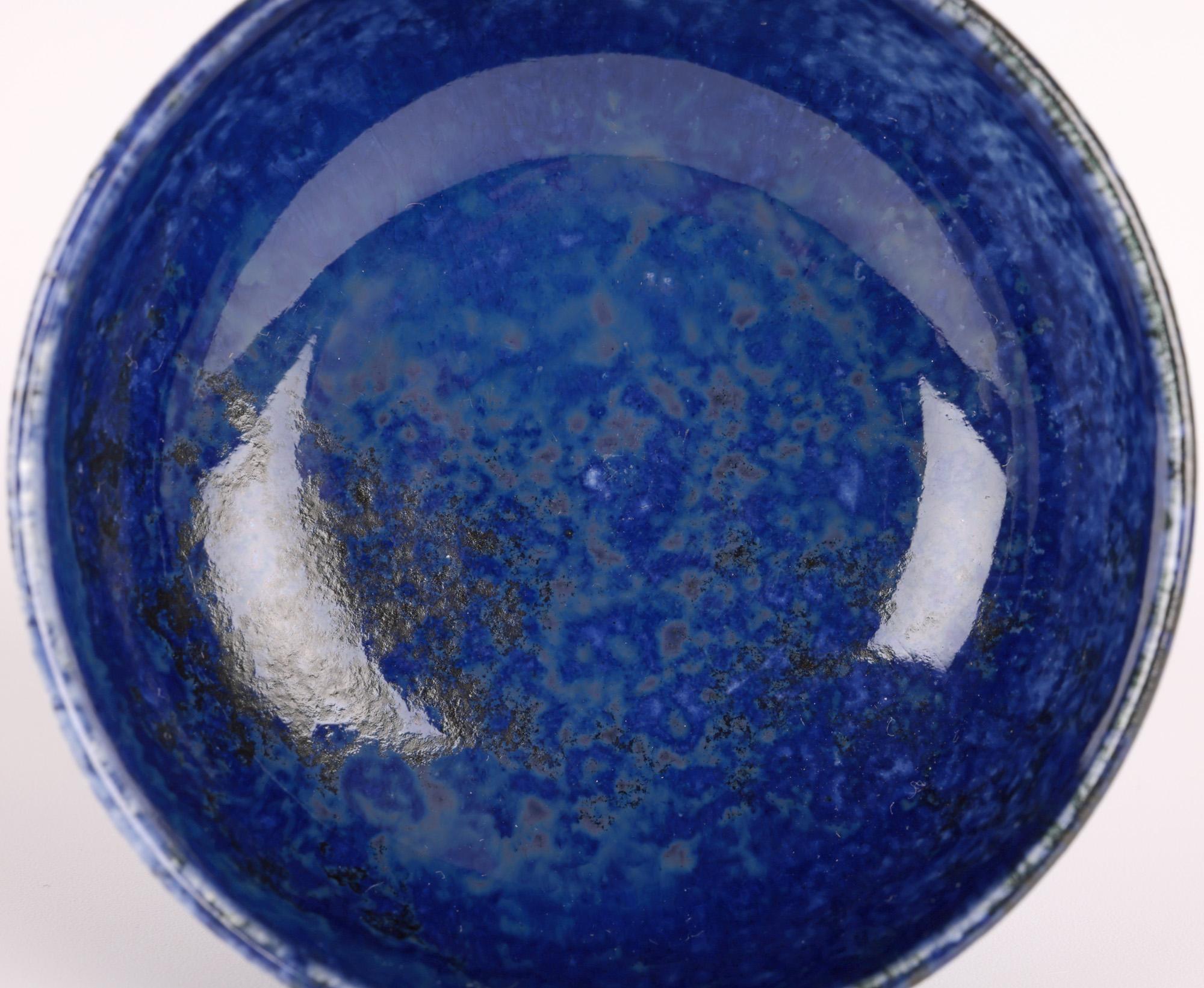 Ciotola smaltata Ruskin Arts & Crafts in stile fine lustro blu in vendita 4