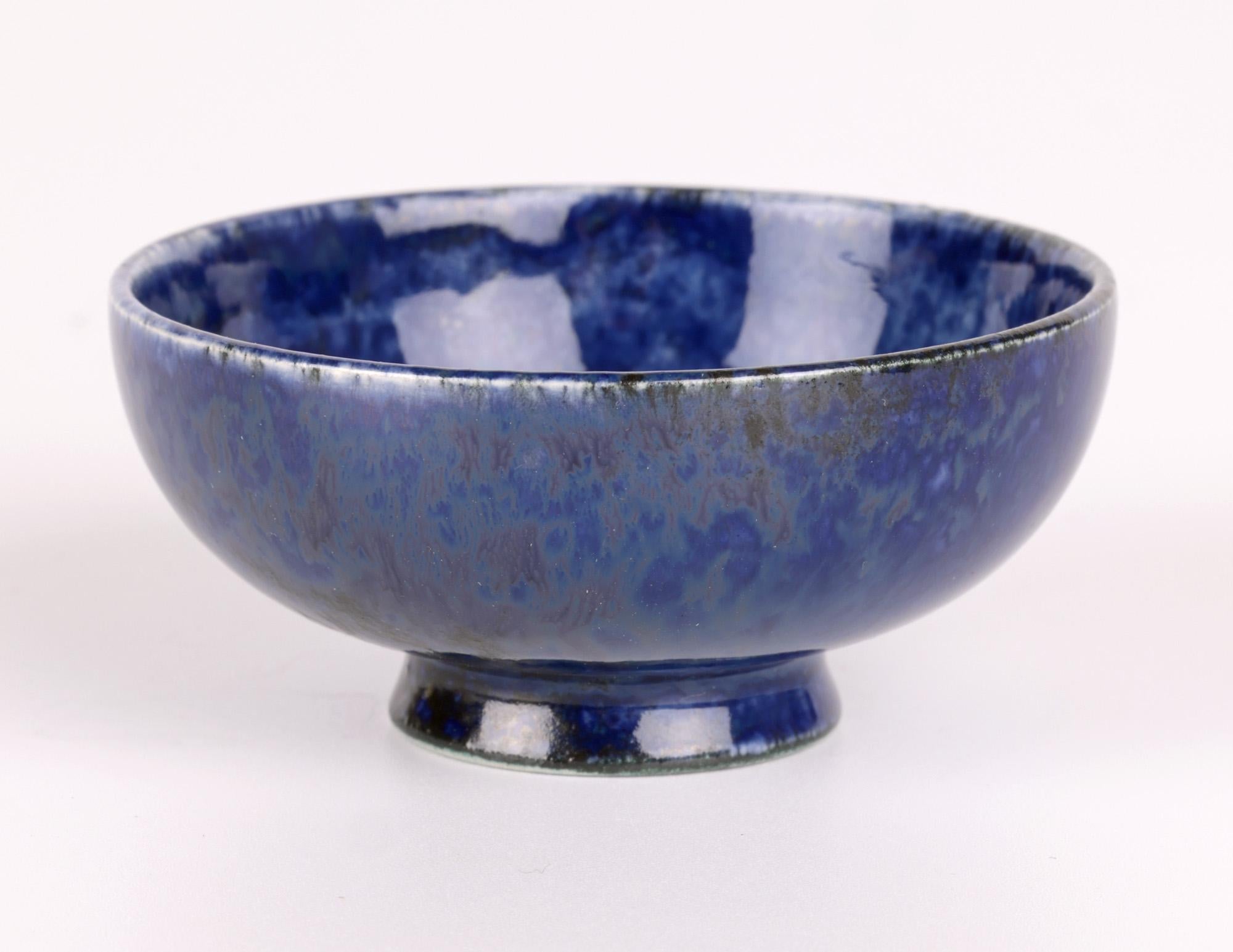 Ciotola smaltata Ruskin Arts & Crafts in stile fine lustro blu in vendita 5