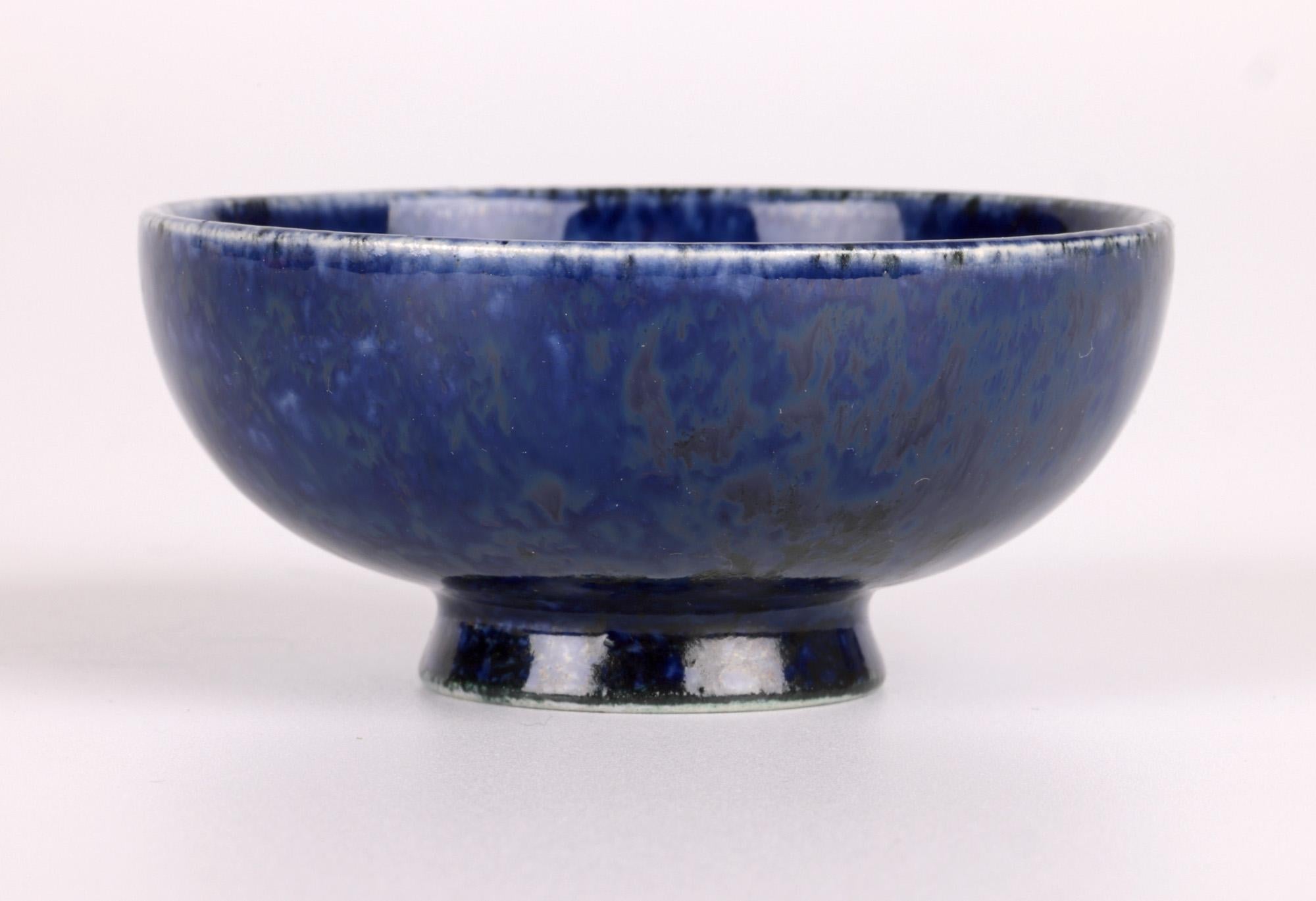 Arts and Crafts Ciotola smaltata Ruskin Arts & Crafts in stile fine lustro blu in vendita