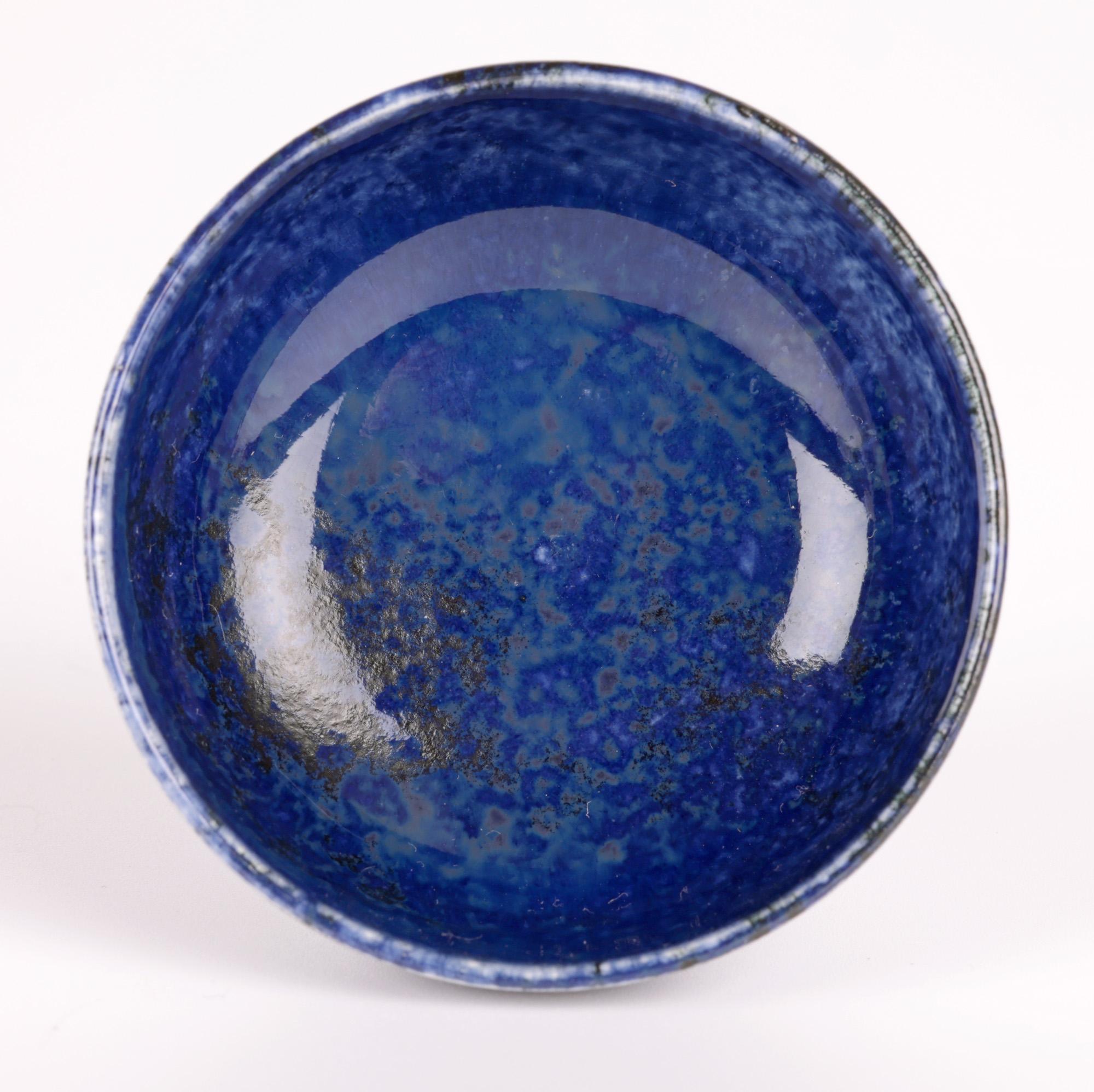 Inglese Ciotola smaltata Ruskin Arts & Crafts in stile fine lustro blu in vendita