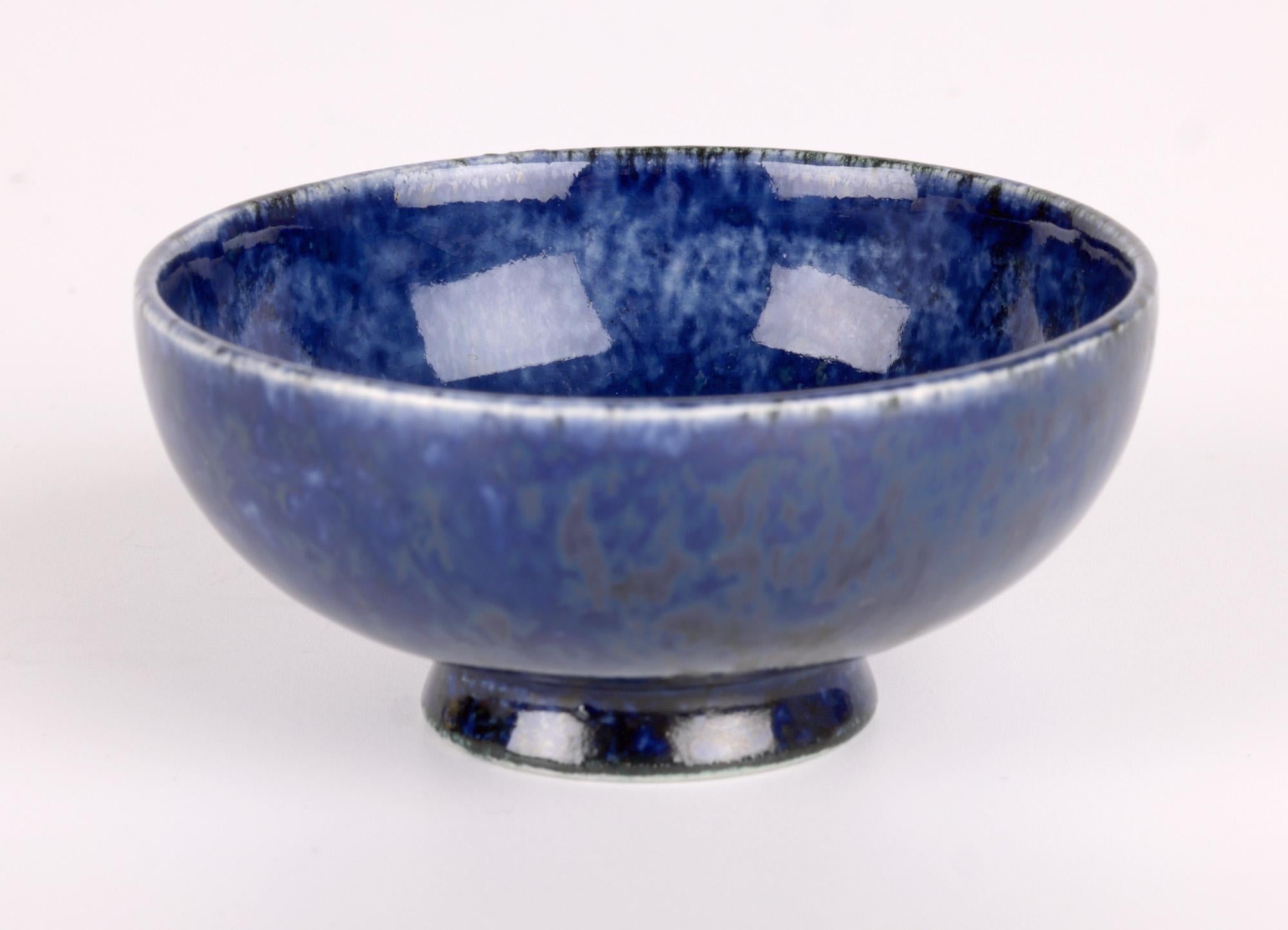 Smaltato Ciotola smaltata Ruskin Arts & Crafts in stile fine lustro blu in vendita