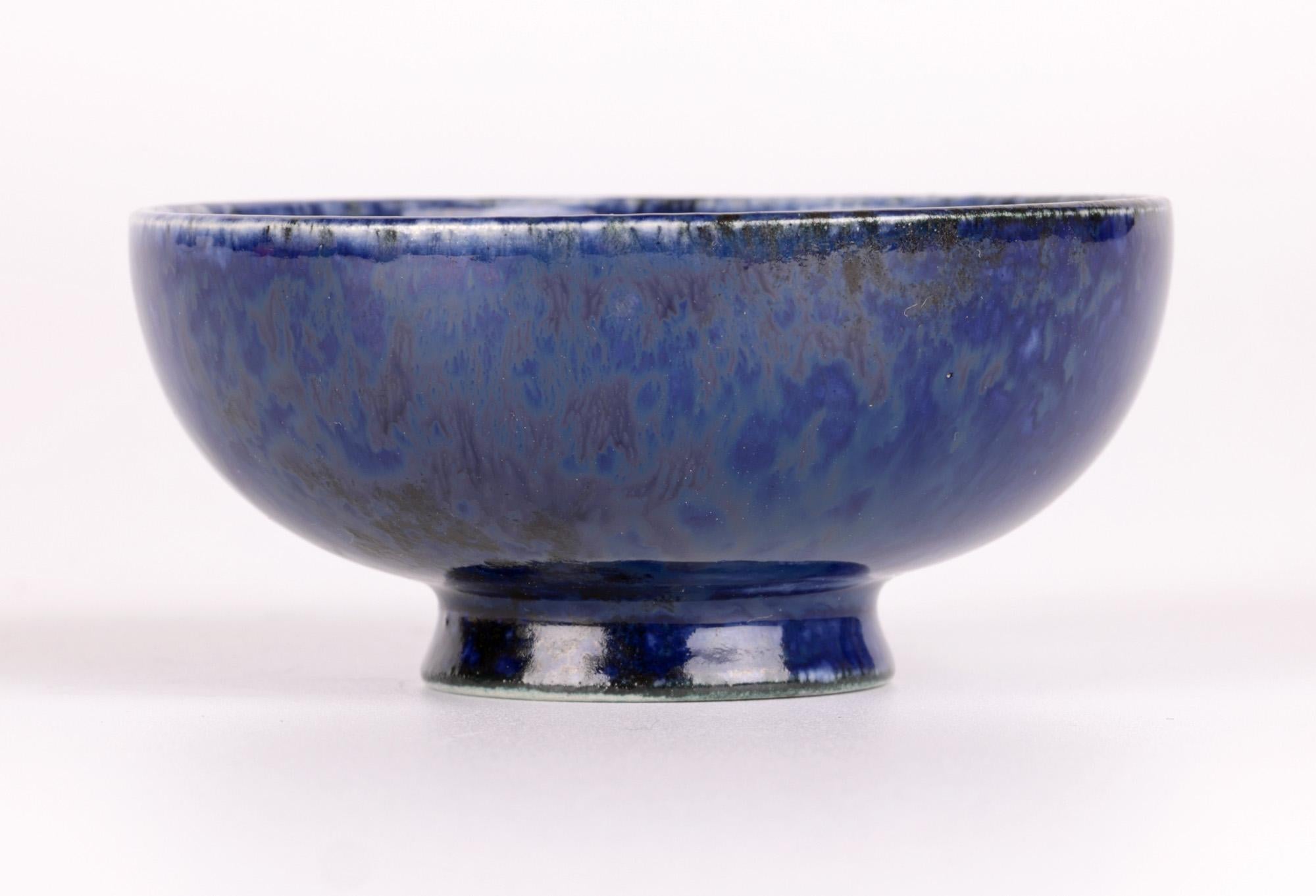 Terracotta Ciotola smaltata Ruskin Arts & Crafts in stile fine lustro blu in vendita