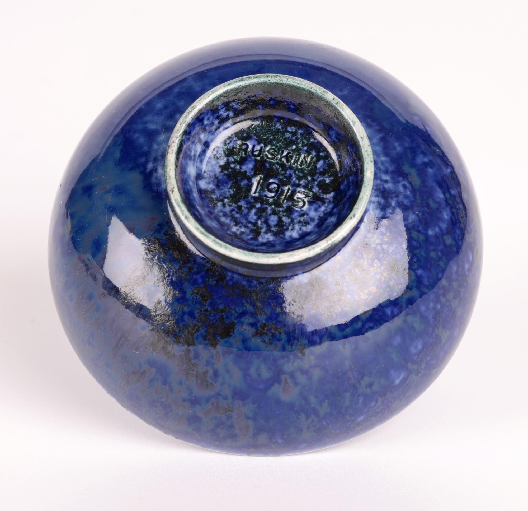 Ciotola smaltata Ruskin Arts & Crafts in stile fine lustro blu in vendita 1