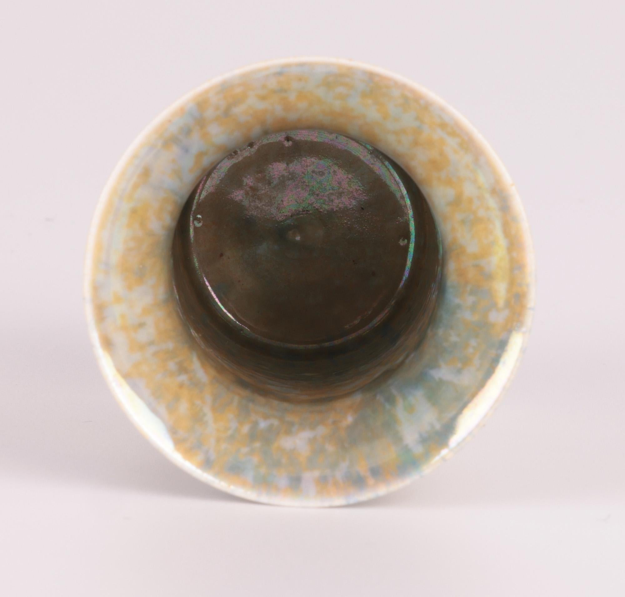 Vase Ruskin Arts & Crafts émaillé ocre et bleu lustré en vente 4