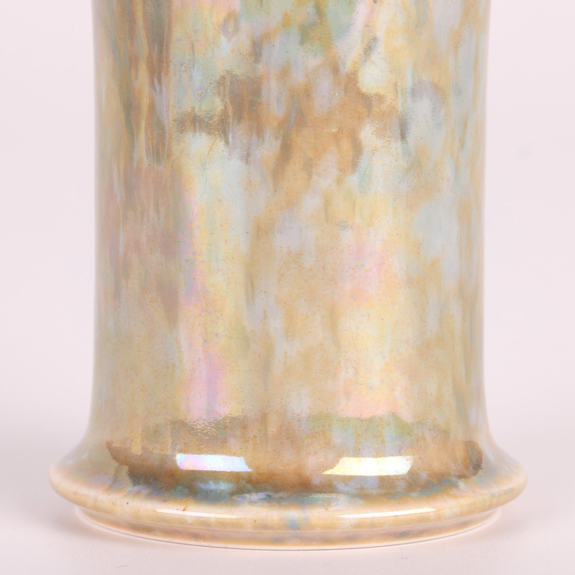 Arts and Crafts Vase Ruskin Arts & Crafts émaillé ocre et bleu lustré en vente