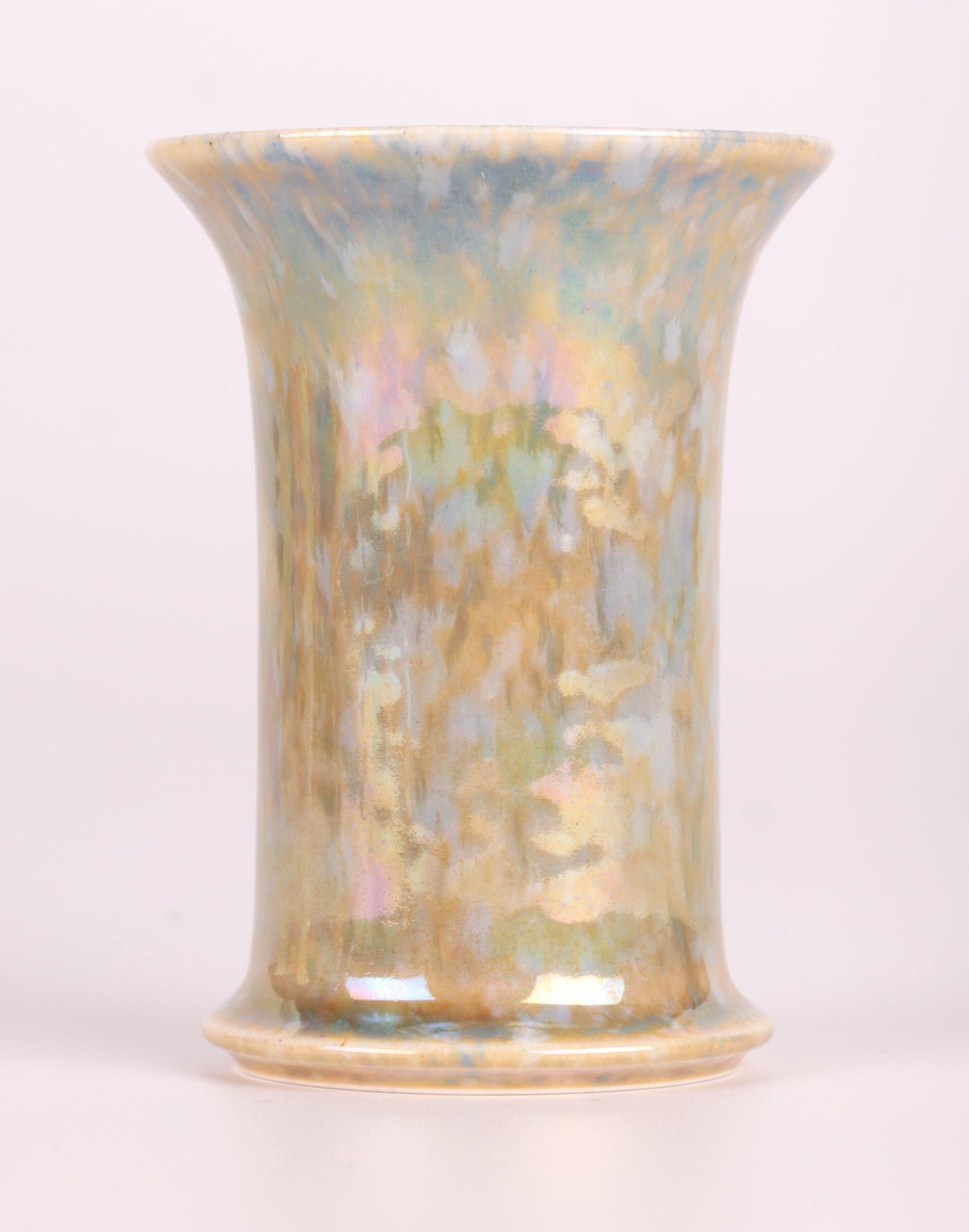 Vernissé Vase Ruskin Arts & Crafts émaillé ocre et bleu lustré en vente