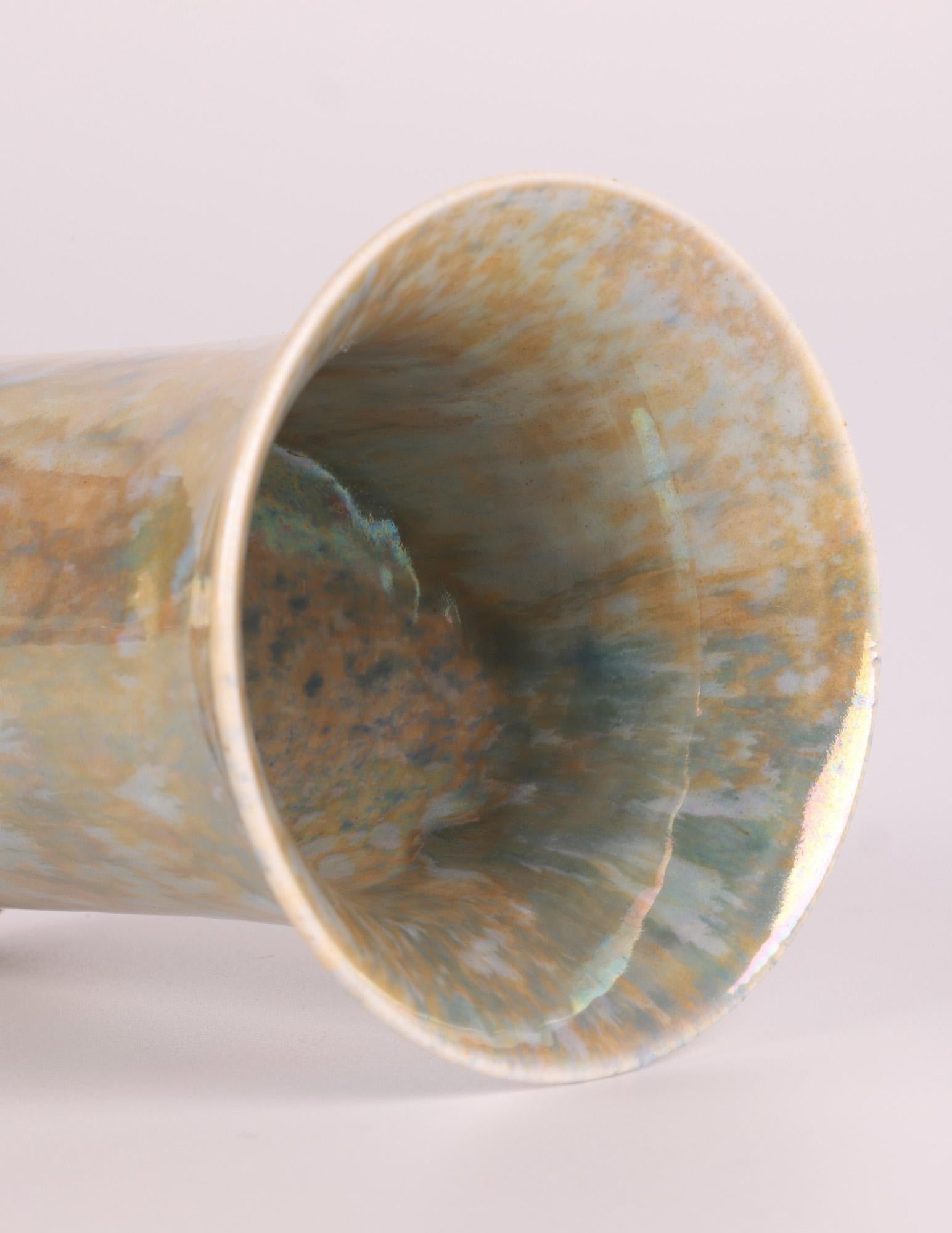 Poteries Vase Ruskin Arts & Crafts émaillé ocre et bleu lustré en vente