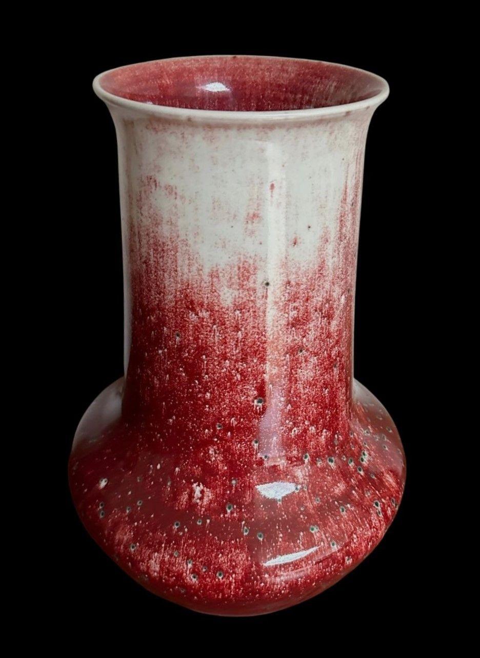Ruskin-Vase, hochgebrannt (Frühes 20. Jahrhundert) im Angebot