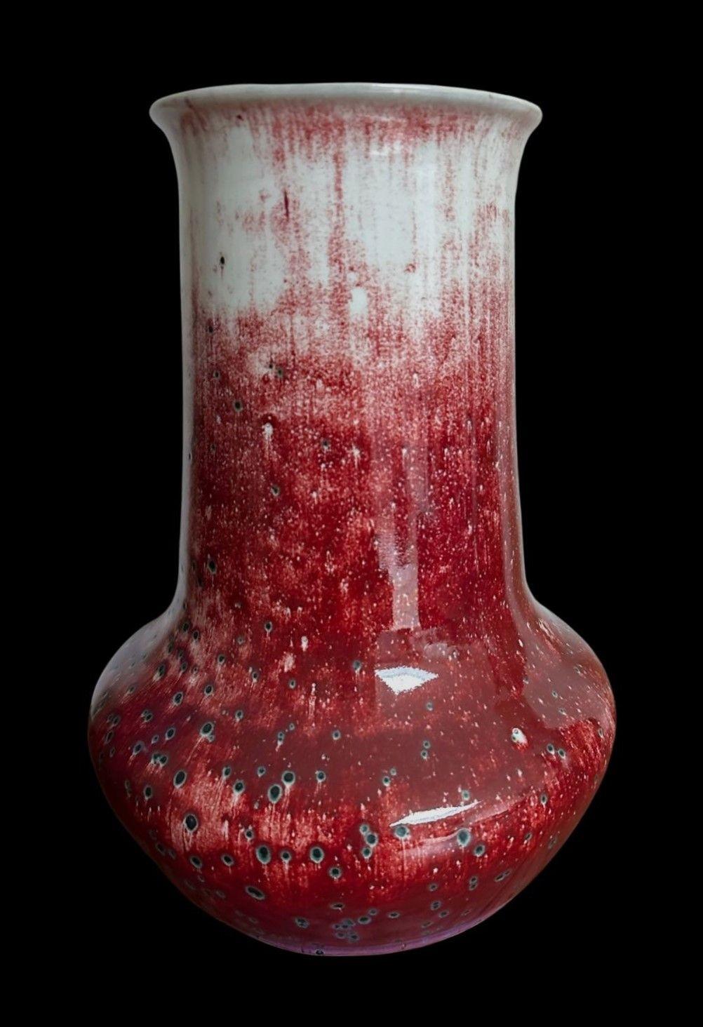 Ruskin-Vase, hochgebrannt im Angebot 1