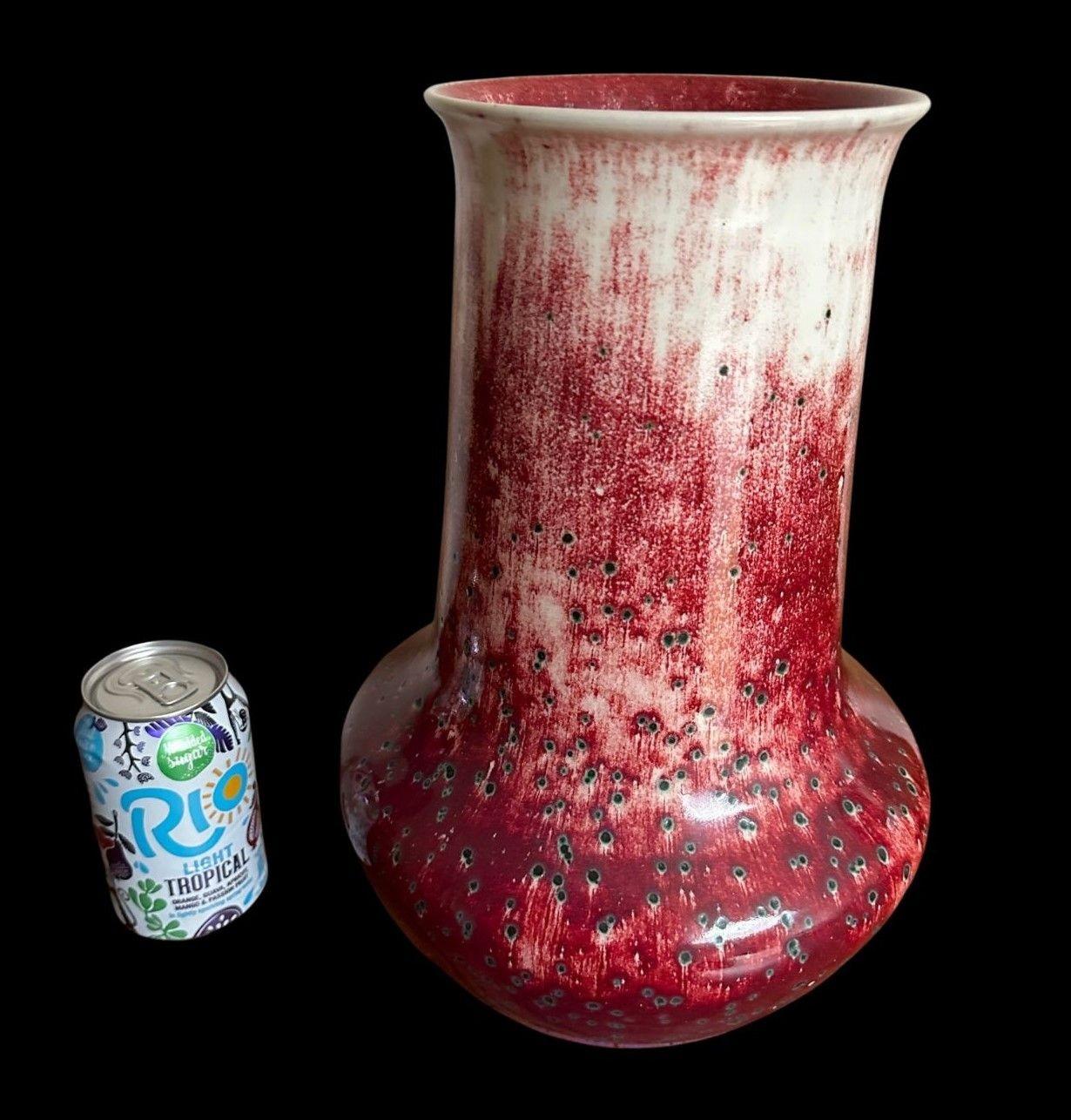 Ruskin-Vase, hochgebrannt im Angebot 3