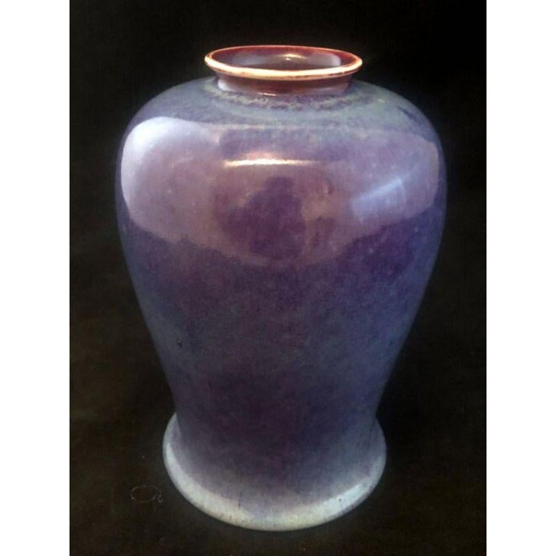Hochgebrannte Vase von Ruskin mit lebhafter Glasur, datiert 1910

Abmessungen: 19,5 cm hoch

Kostenloses versichertes Porto
14 Tage Geld-zurück-Garantie
BADA-Mitglied - Kaufen Sie das Beste vom Besten