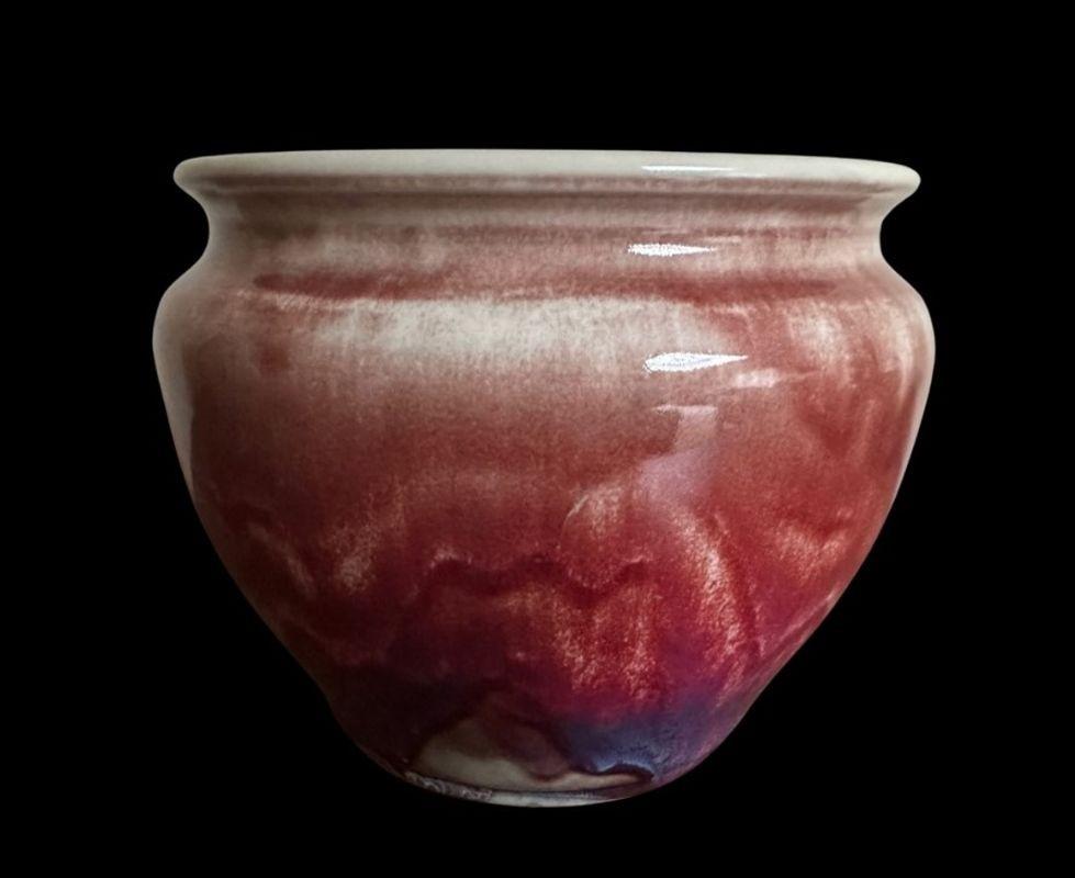 5385
Ruskin High-Fired Jardiniere decorated with sweeping curtained glaze.
Measures : 18cm high, 22cm wide
Dated 1925.