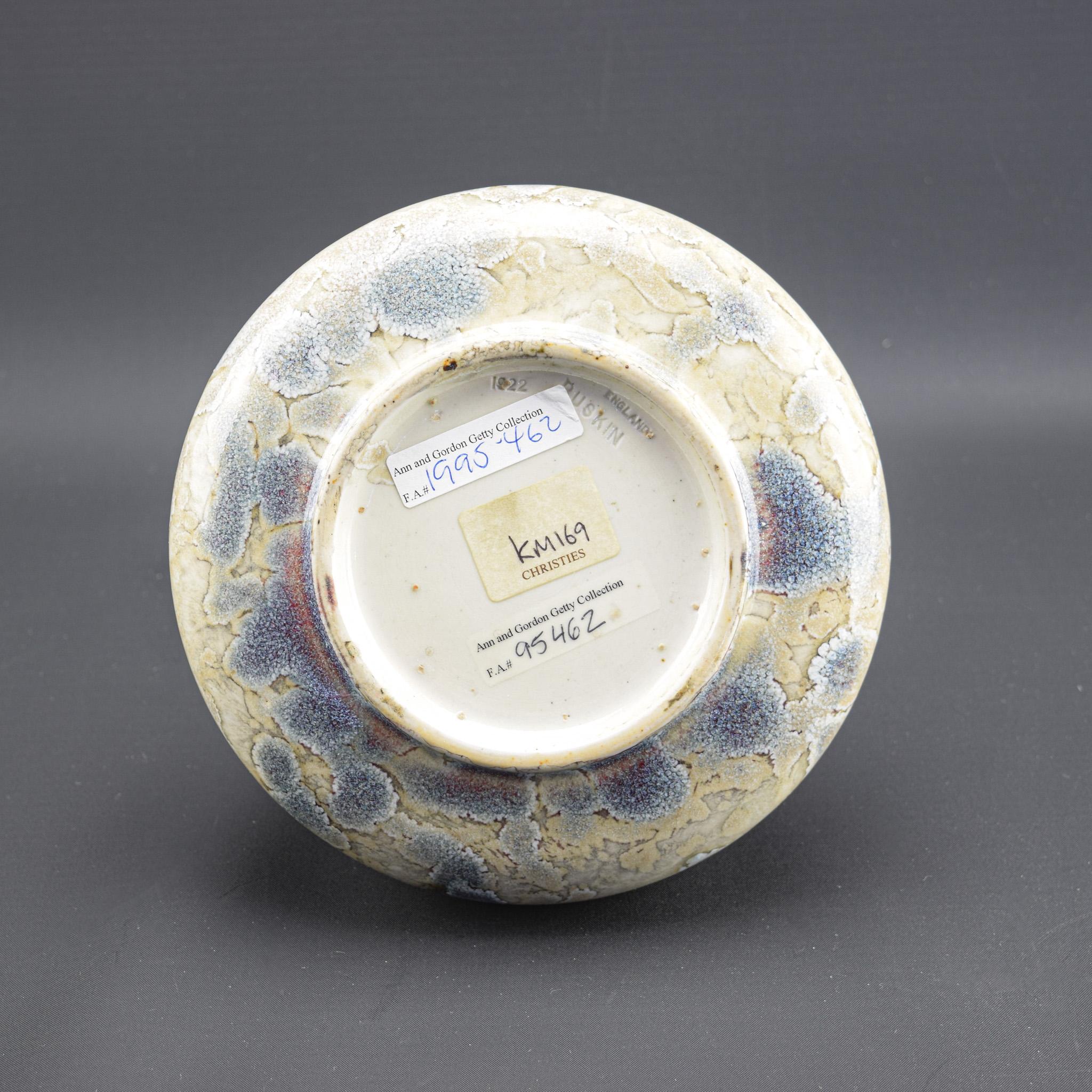 Terracotta Vaso a forma di cipolla in ceramica Ruskin Pottery 1922 in vendita