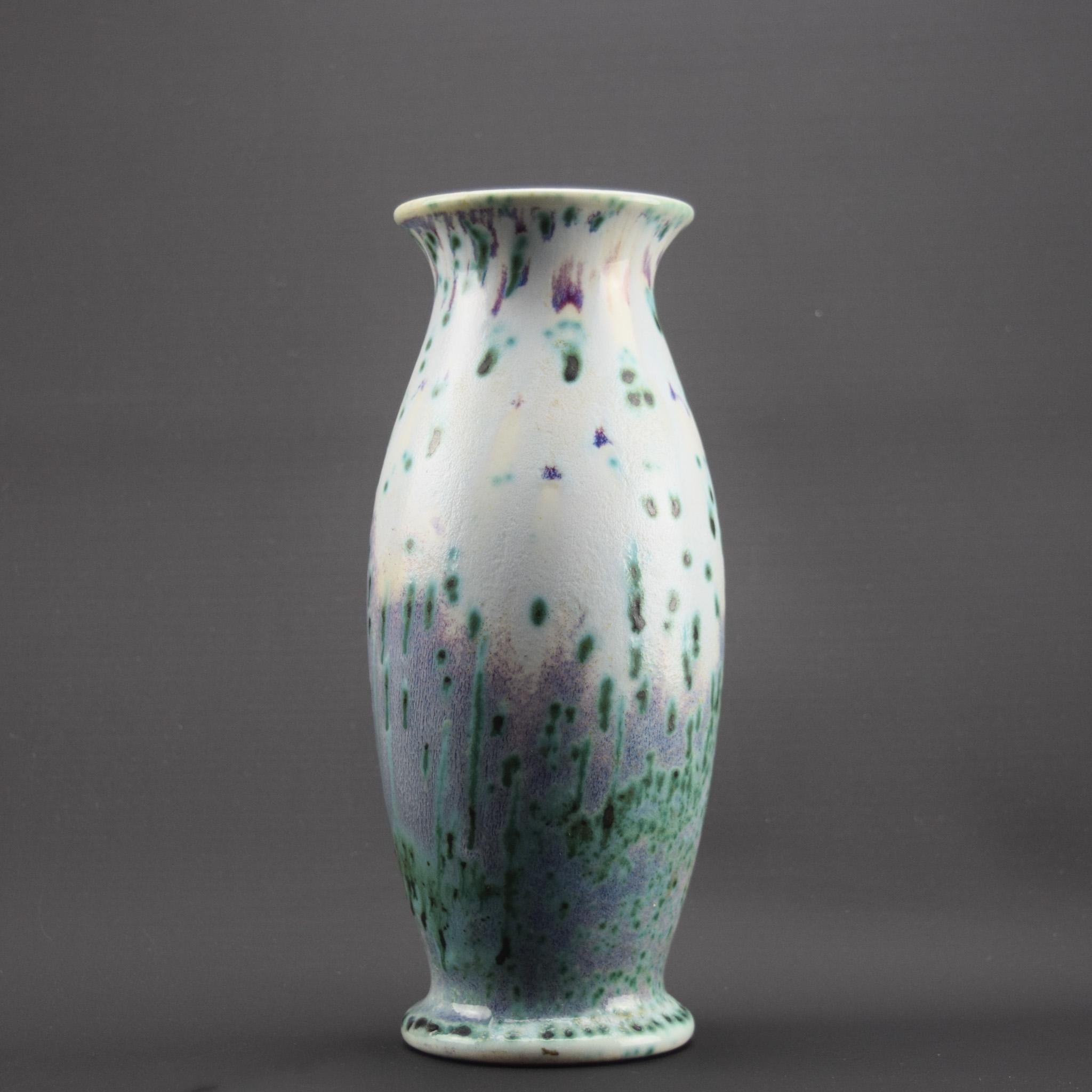 Jarrón de alta cocción Ruskin Pottery 1910 Artes y manualidades en venta