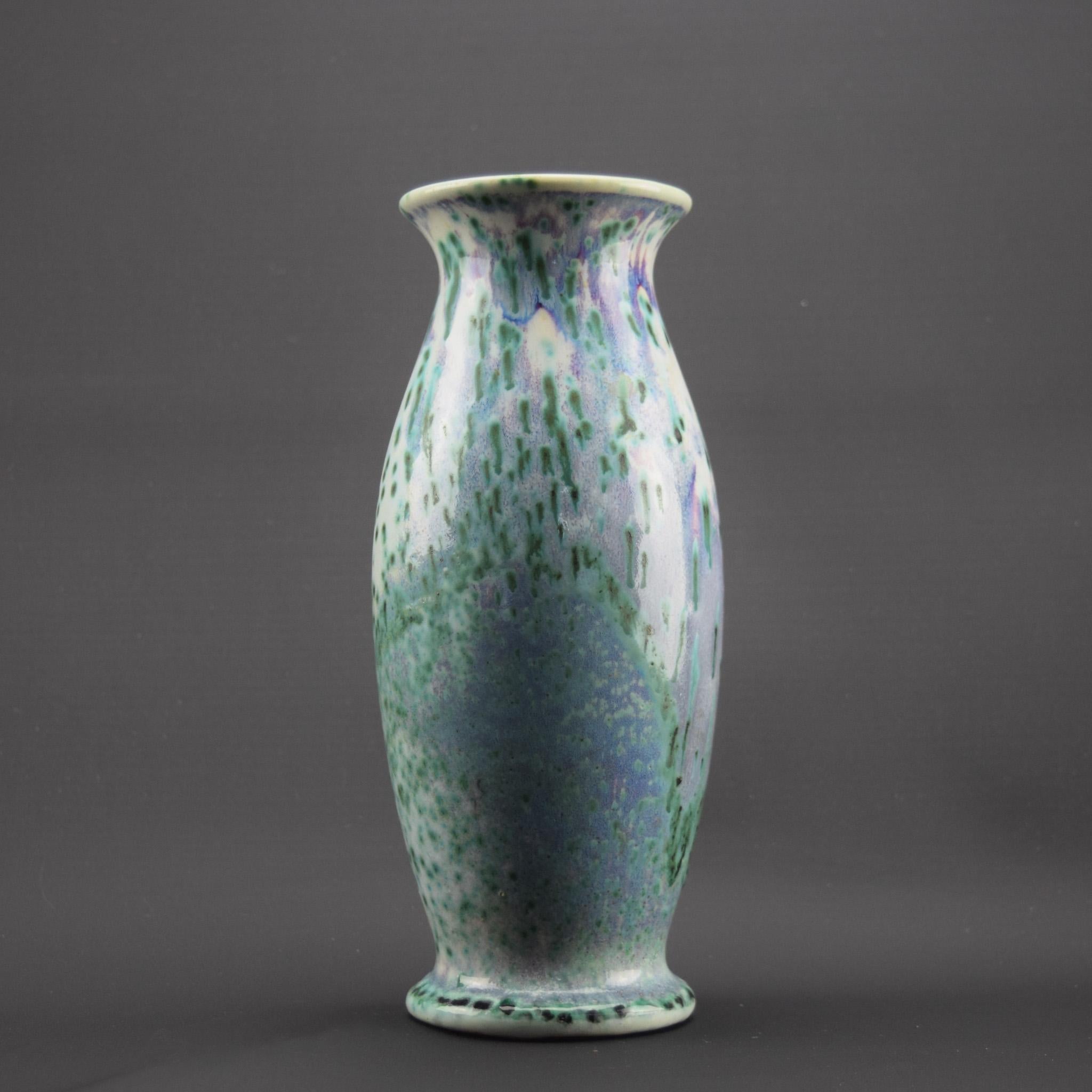 Jarrón de alta cocción Ruskin Pottery 1910 en Bueno estado para la venta en Devon, GB